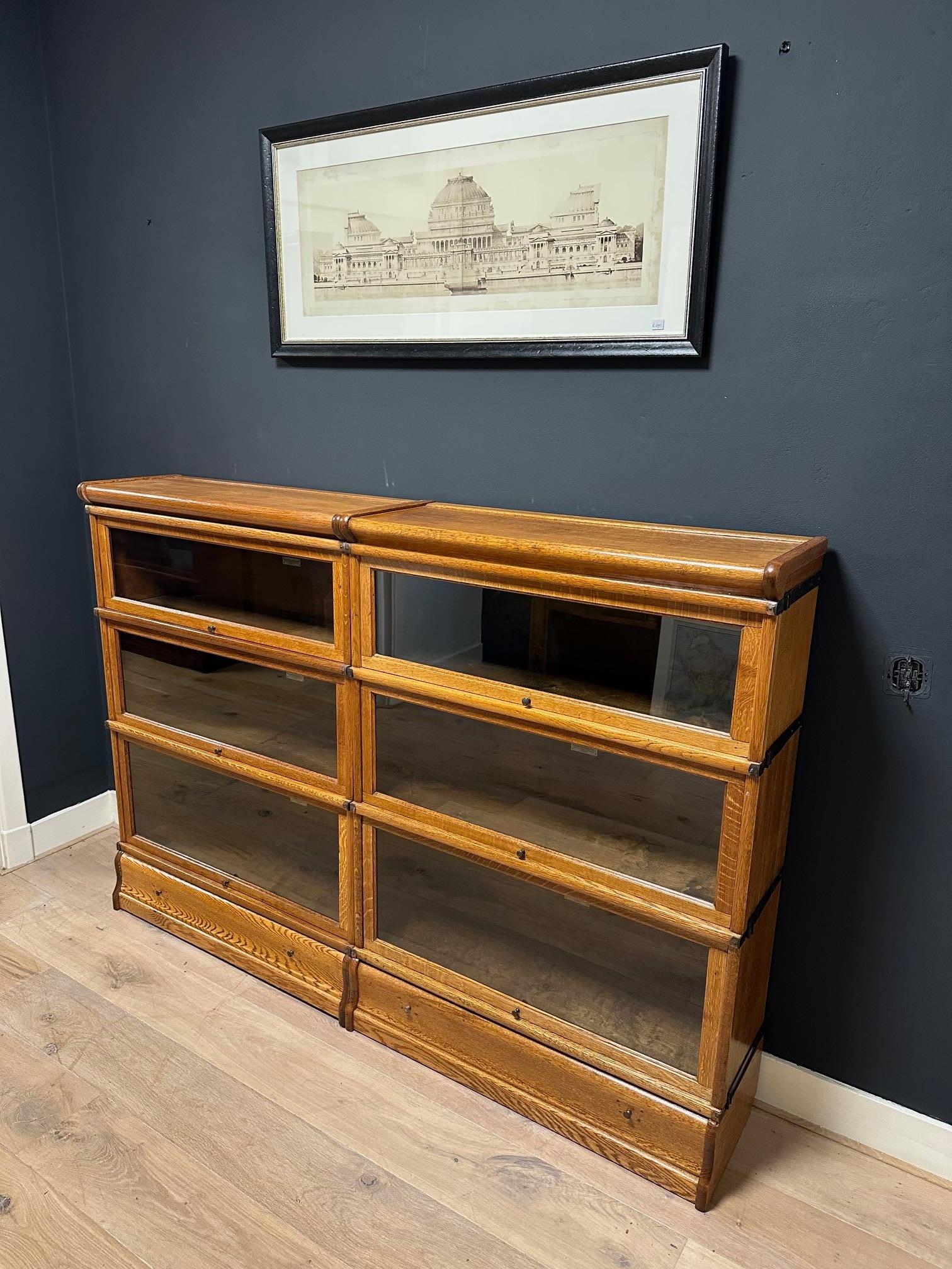 Libreria Globe Wernicke 6 elementi 173cm x 29cm x h. 120cm € 3.800,00
Libreria Globe Wernicke 2 elementi 86.5 x 29cm x h.88cm € 1.400,00
Libreria girevole  60cm x 60cm x h.92cm € 1.095,00


