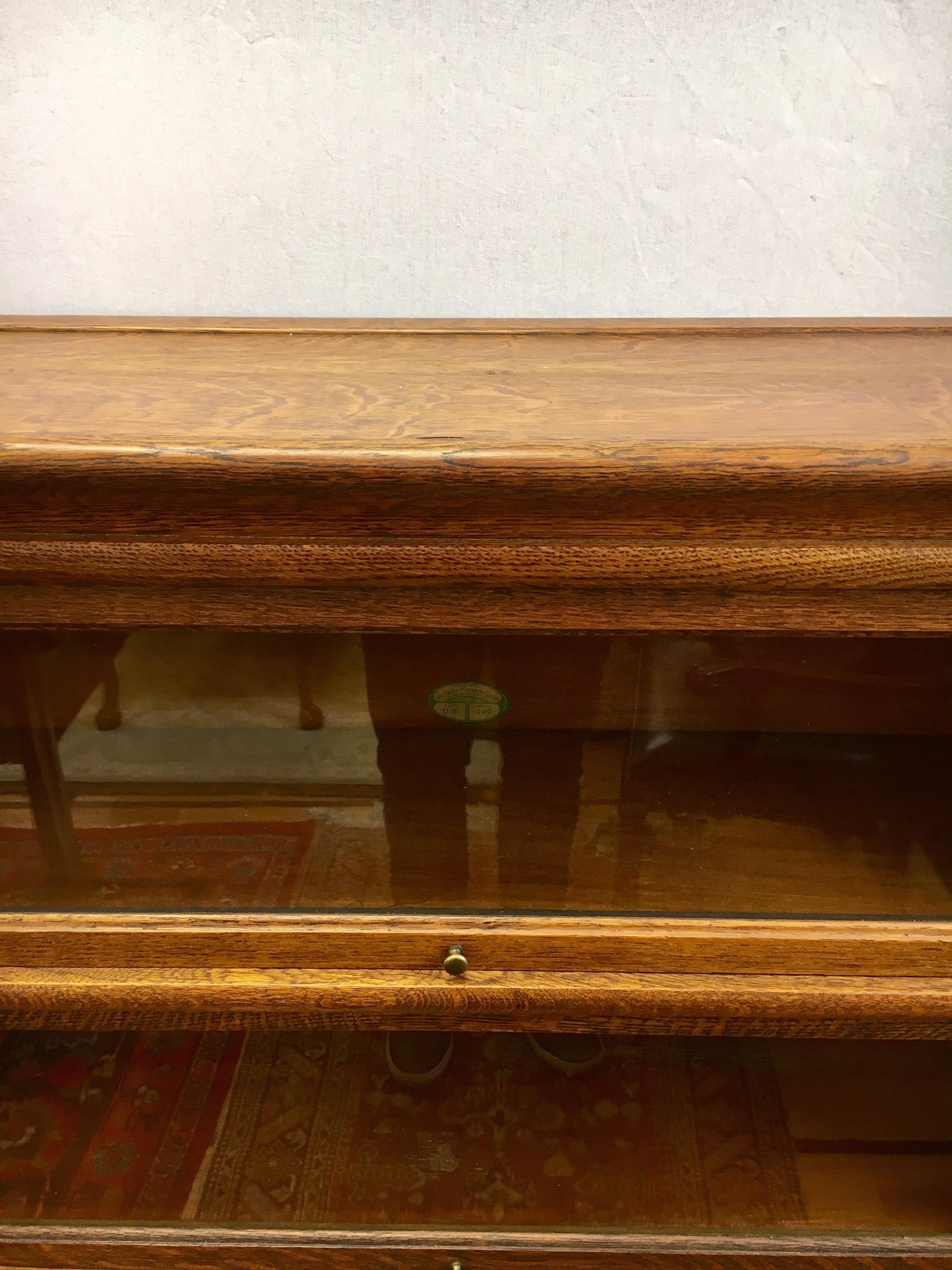 Globe Wernicke Company Ltd. Signed Oak and Glass Barrister Bookcase In Good Condition In West Hartford, CT