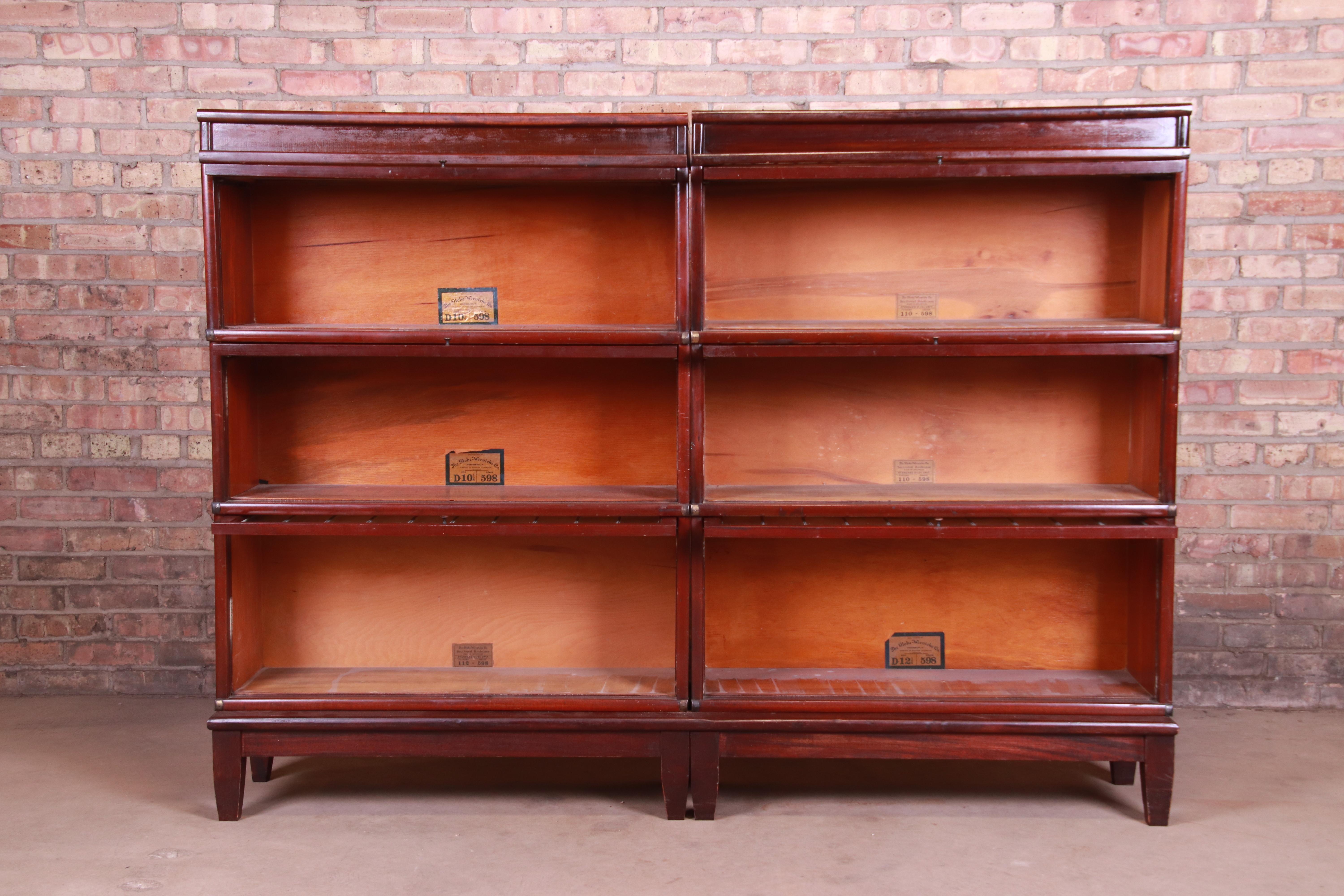 Globe Wernicke Mahogany Double Barrister Bookcase with Leaded Glass Doors, 1920s In Good Condition In South Bend, IN