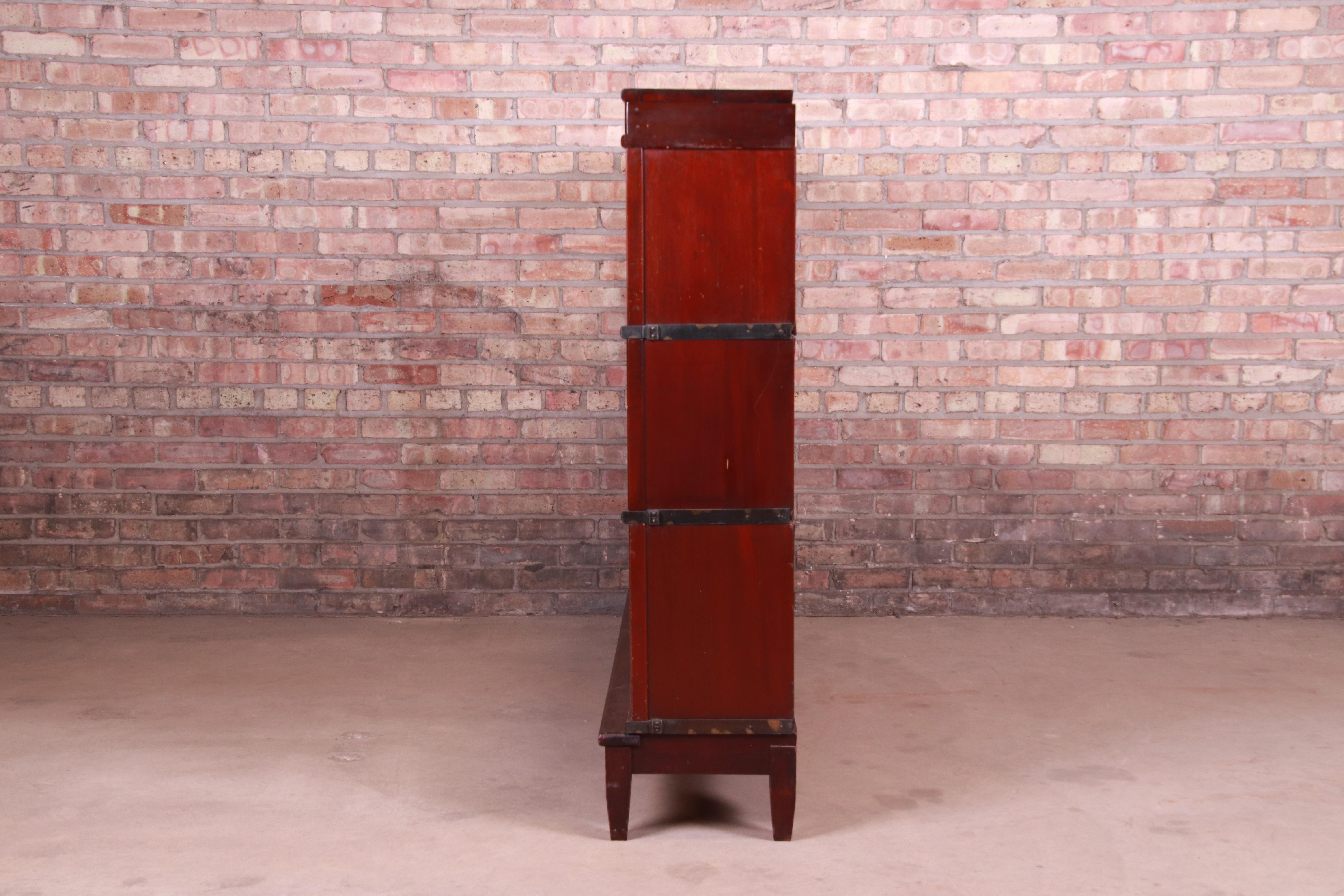 Globe Wernicke Mahogany Double Barrister Bookcase with Leaded Glass Doors, 1920s 2