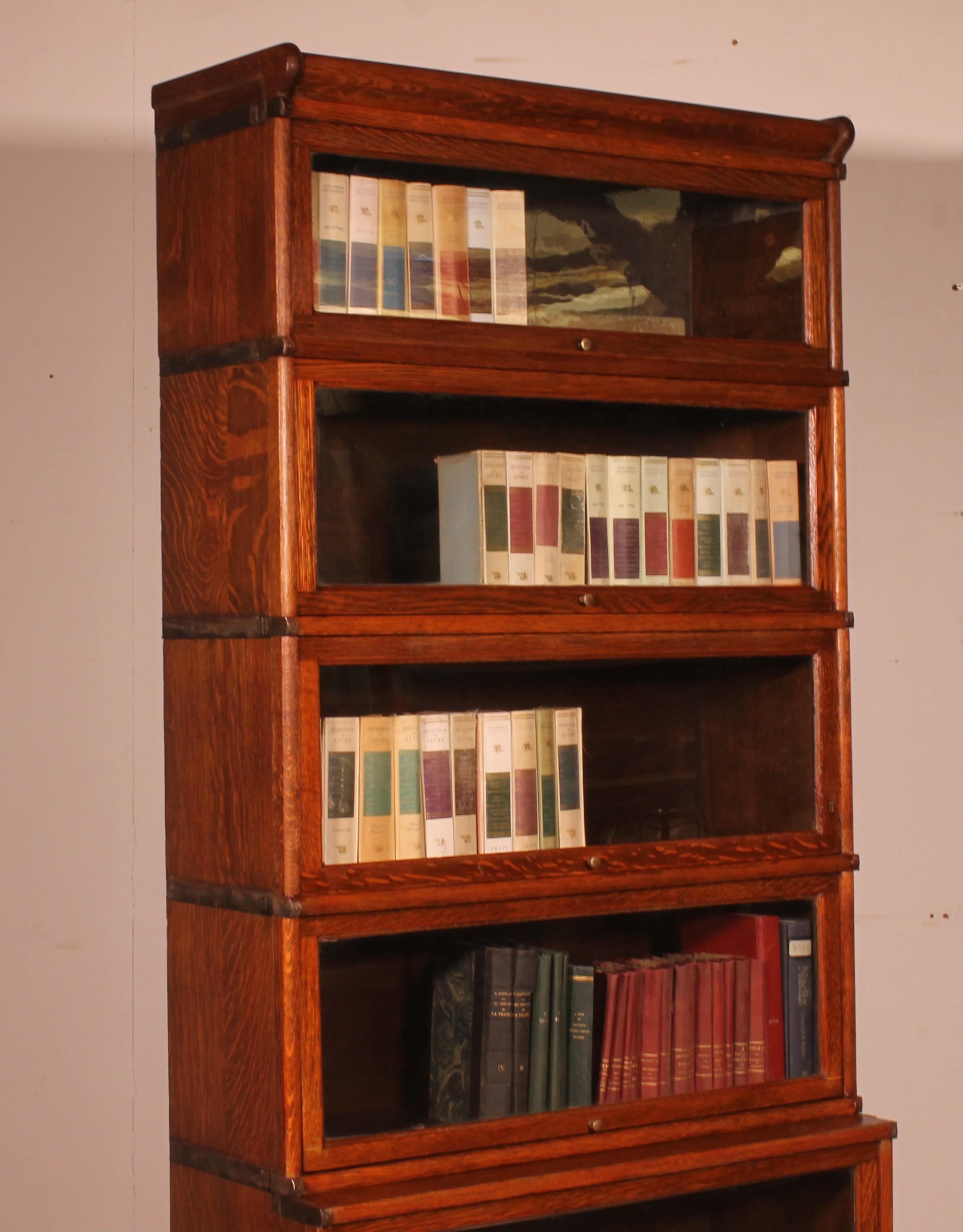 Globe Wernicke Oak Bookcase Of 5 Elements With A Advanced Lower Part In Good Condition For Sale In Brussels, Brussels