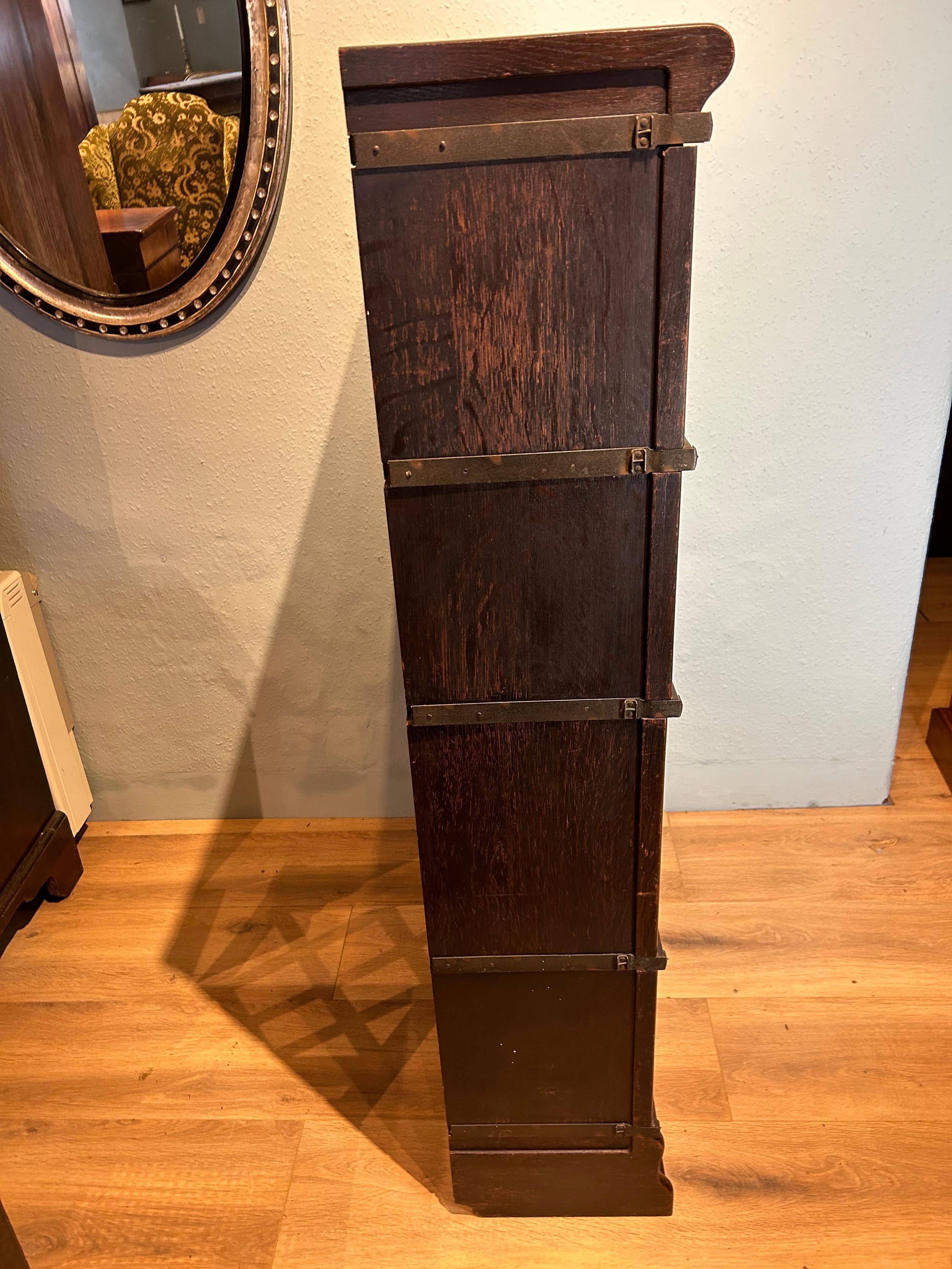 Fatto a mano Globe Wernicke Libreria modulare a 4 piani in rovere del 1920 circa in vendita