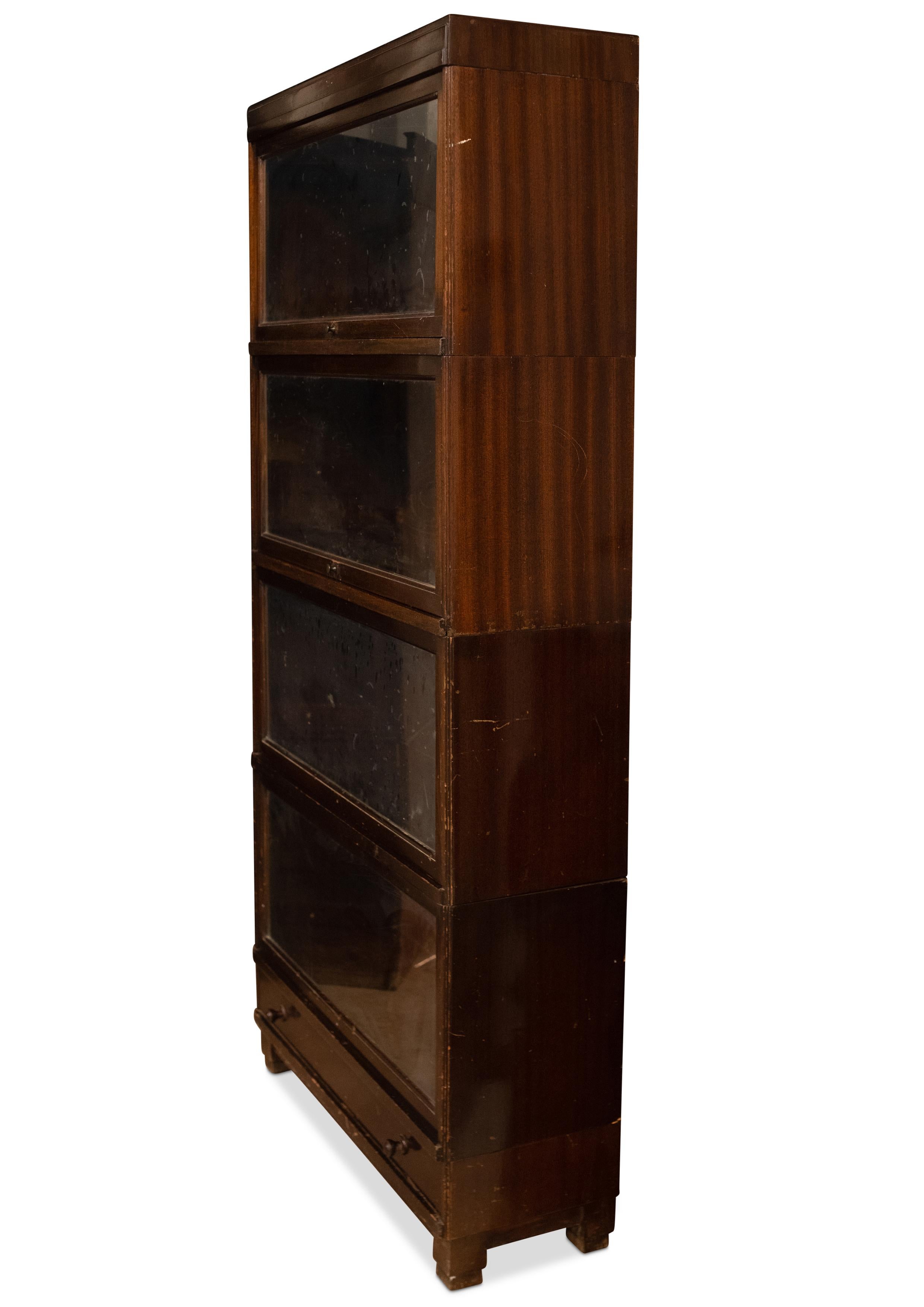 Britannico *Libreria Barristers a quattro piani smaltata Globe Wernicke con cassetto inferiore in vendita