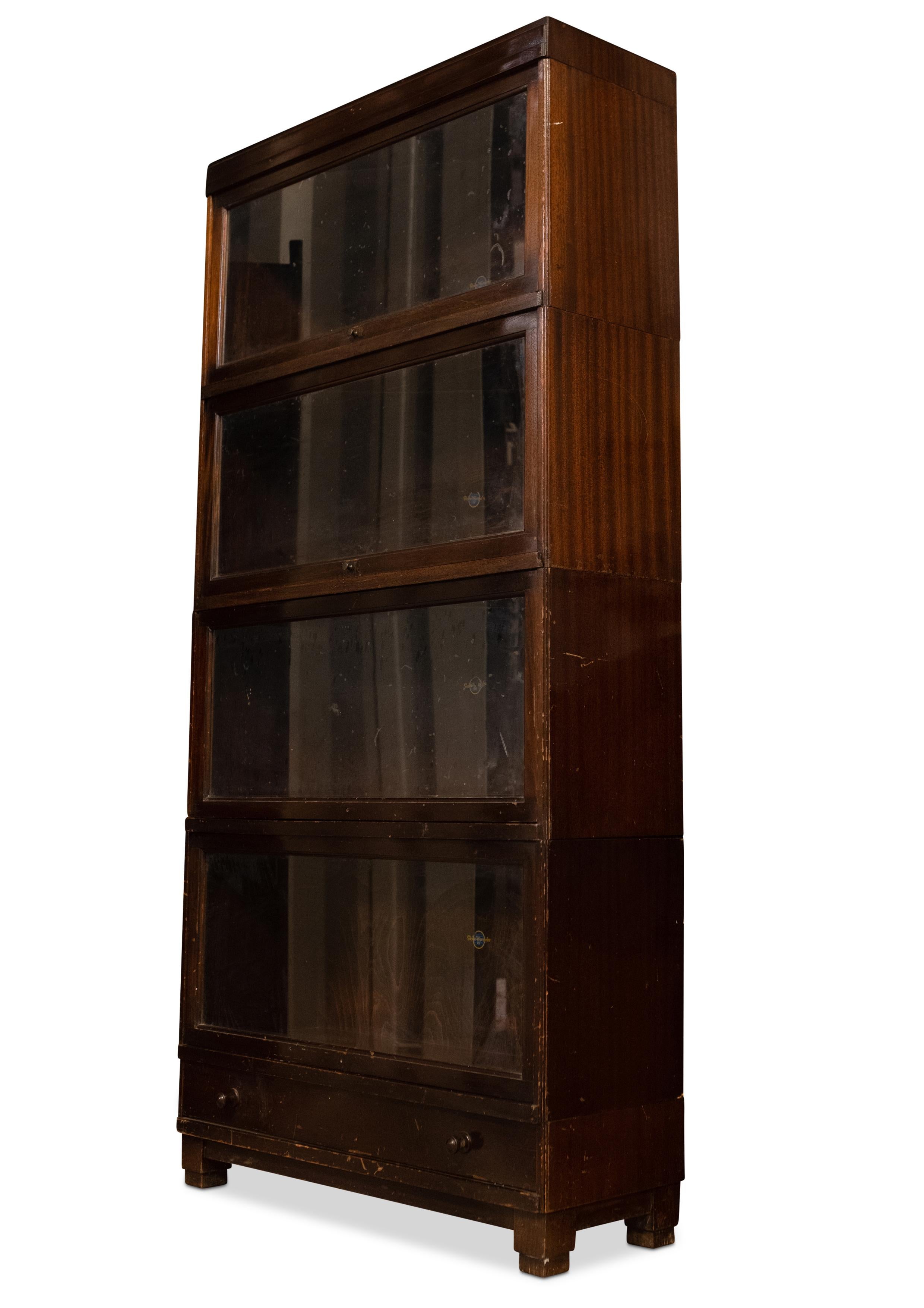*Libreria Barristers a quattro piani smaltata Globe Wernicke con cassetto inferiore In condizioni buone in vendita a Reading, Berkshire