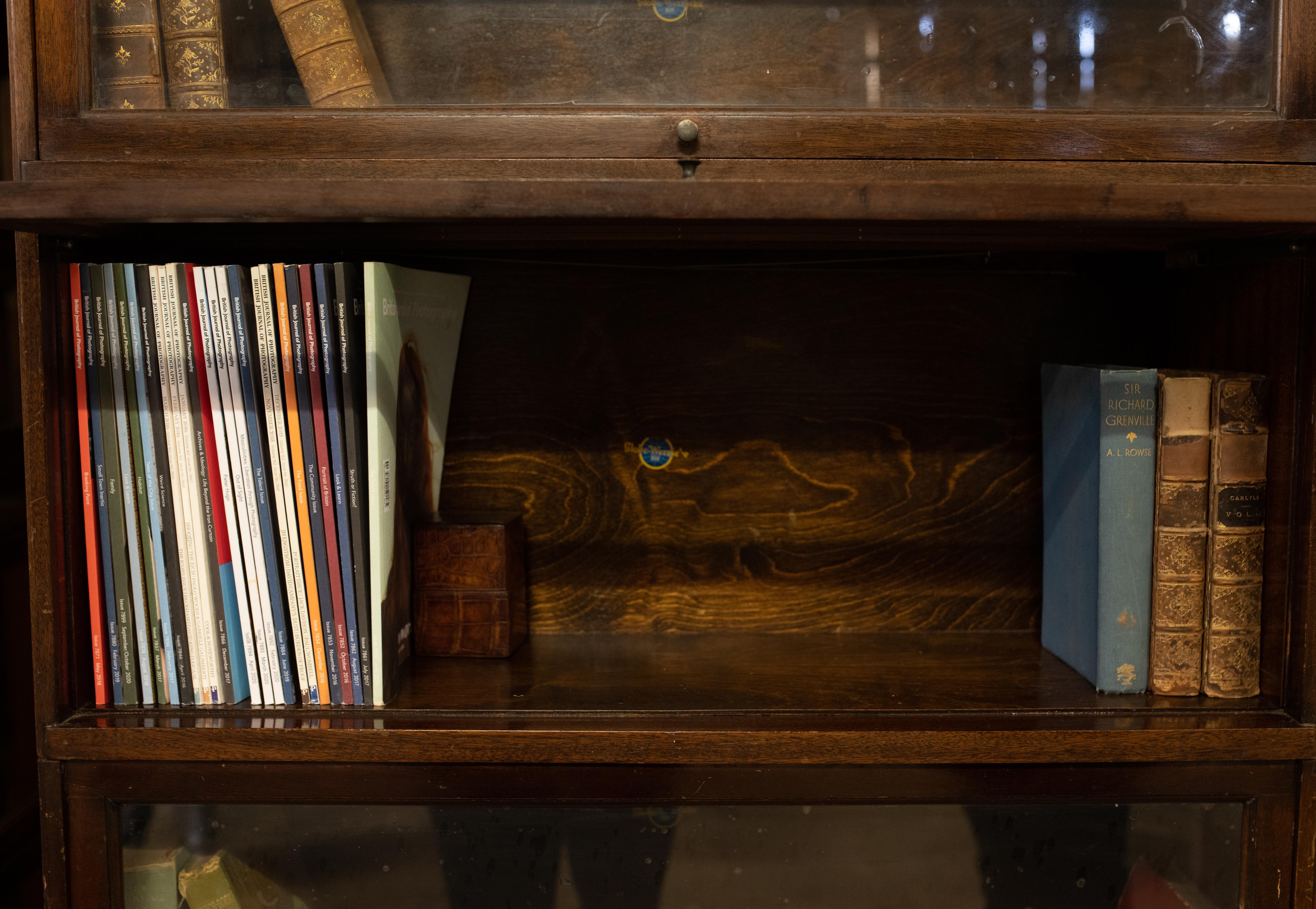 *Libreria Barristers a quattro piani smaltata Globe Wernicke con cassetto inferiore in vendita 1