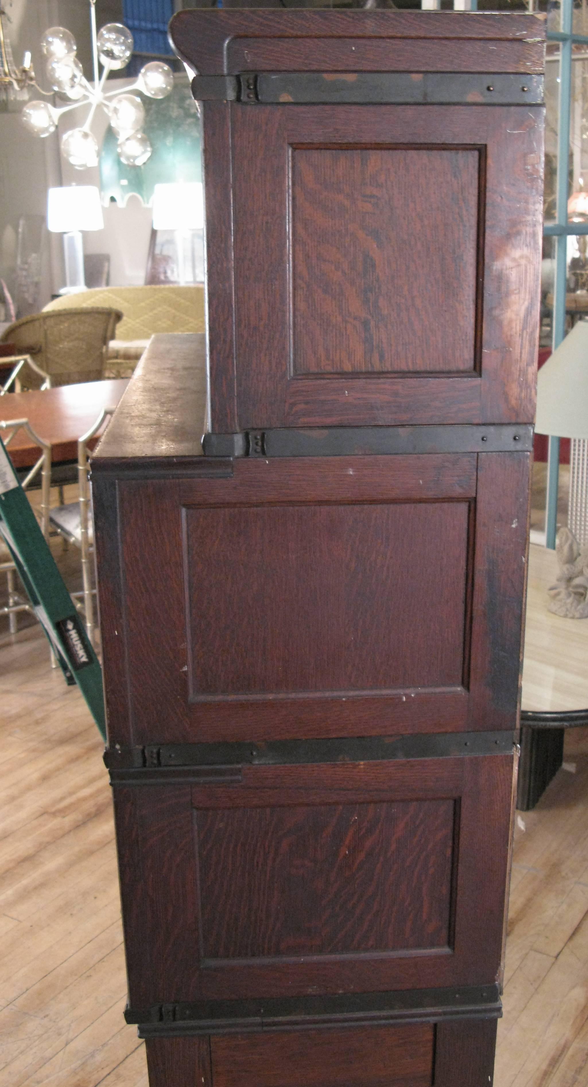 Globe Wernicke Stacking Barrister Bookcase Cabinet In Good Condition In Hudson, NY