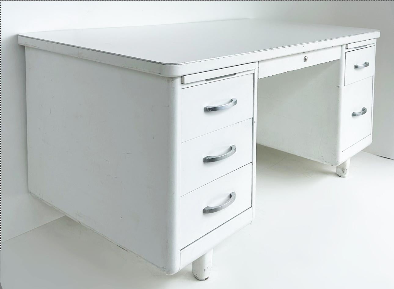 Globe Wernicke Scrivania a cisterna in acciaio bianco con piano in formica in stile metà secolo moderno in vendita 8