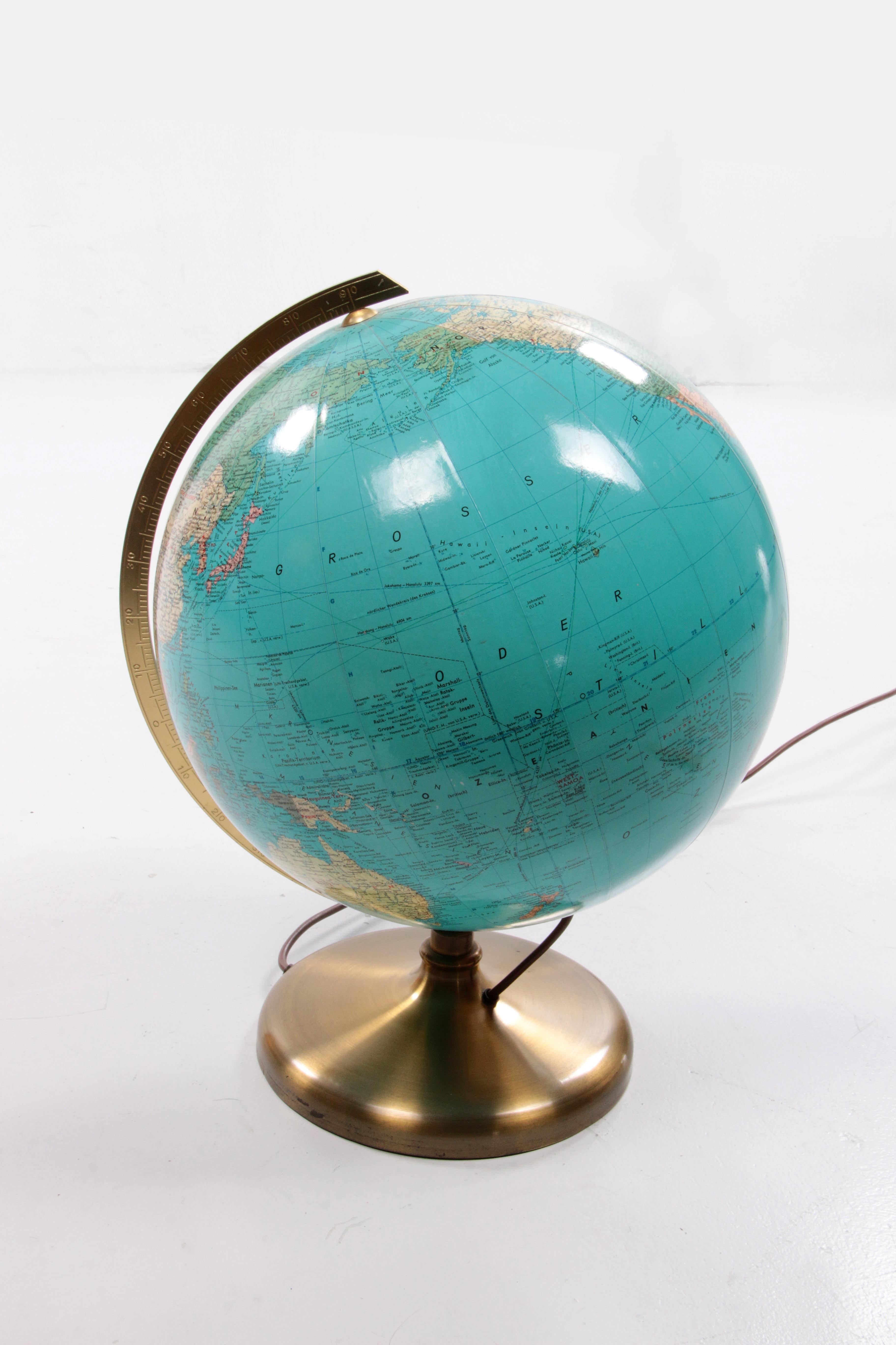 Globe with Light from JRO Verlag Munchen, Germany In Good Condition In Oirlo, LI