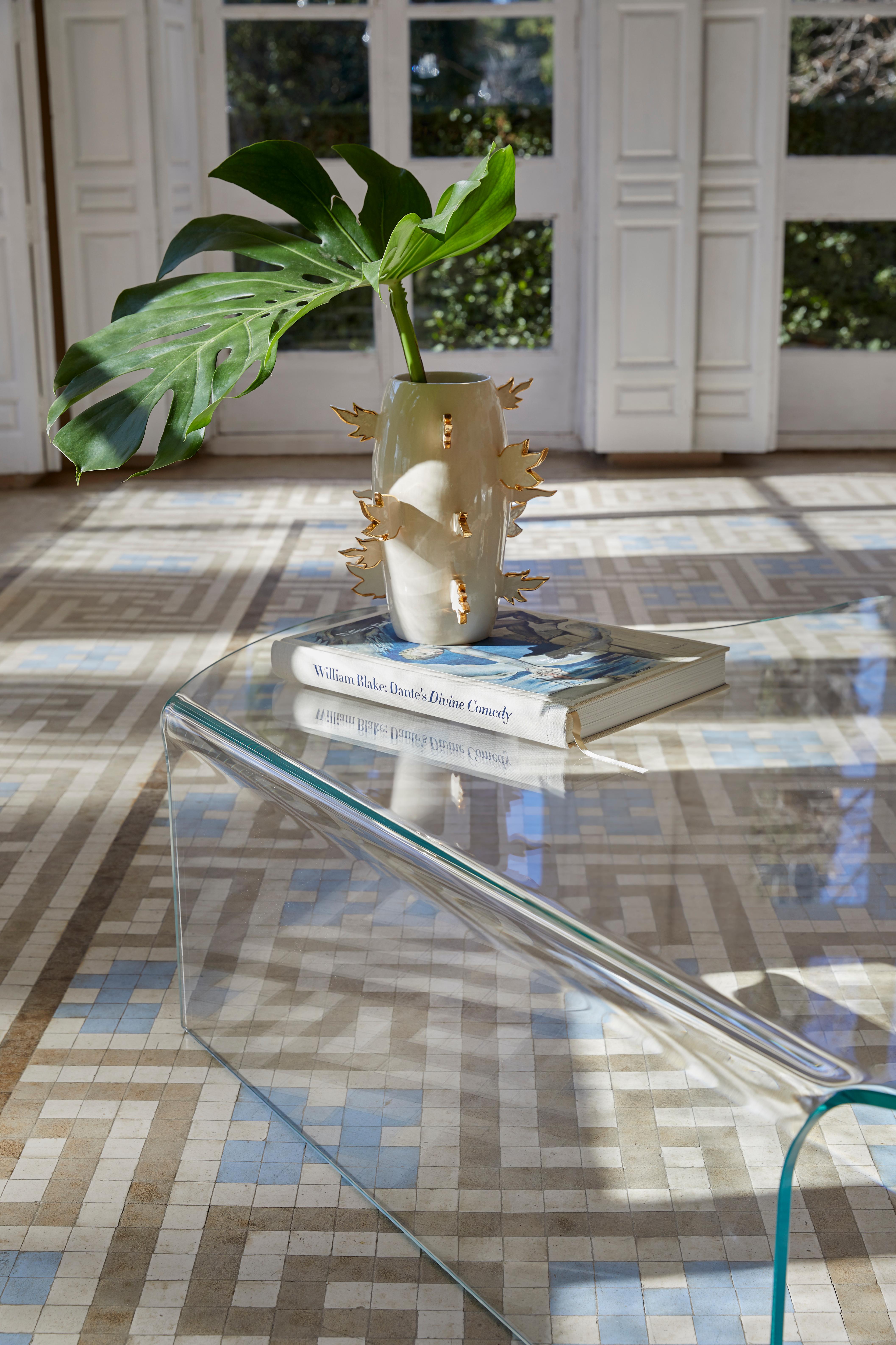 GlobeWoo Coffee Table in Clear Glass 4