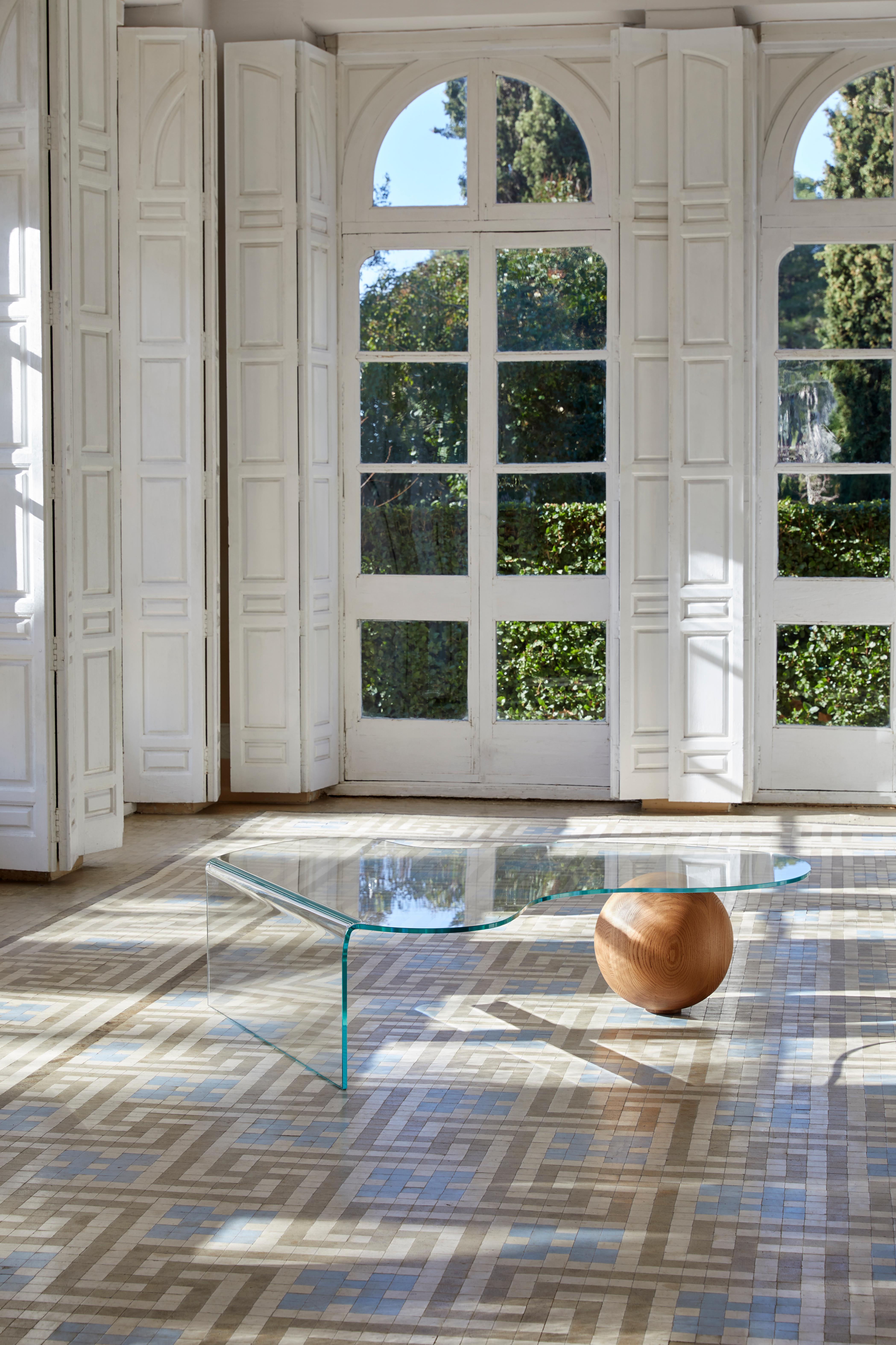 Organic, whimsical, elegant. A seamless marriage of glass and wood, the GlobeWoo intertwines undulating form with a contemporary minimalist sensibility, resulting in a unique table equally suited for a weekend coffee or displaying your current