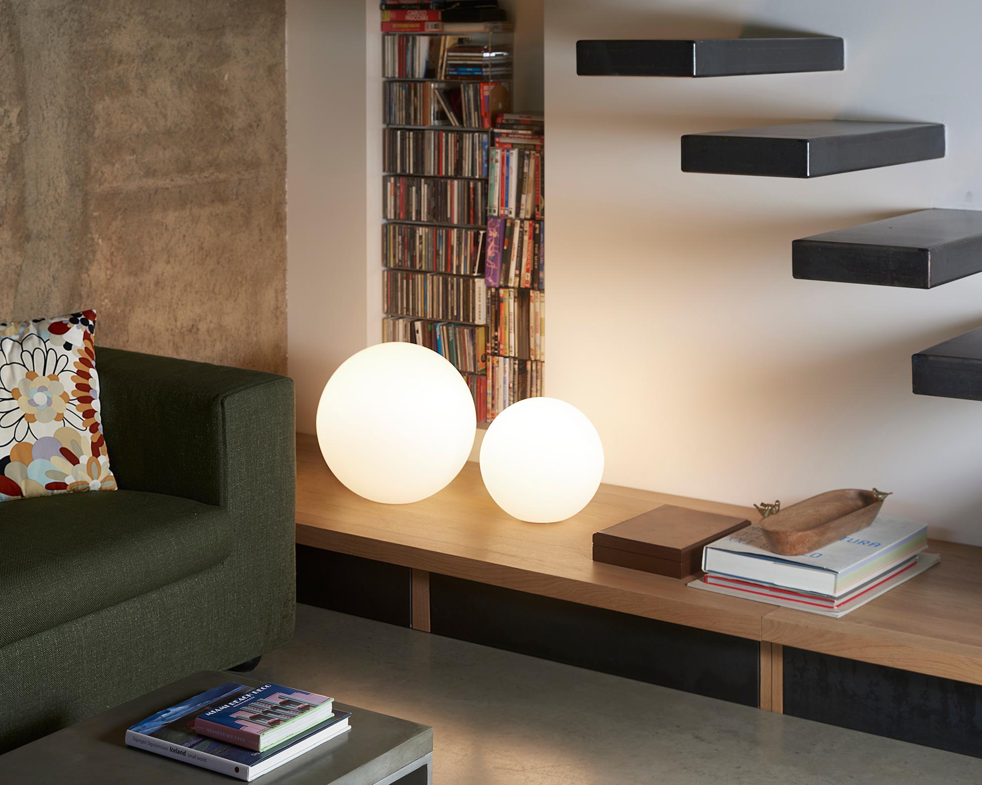 italien Lampe de bureau Globo 200 LED par SLIDE Studio en vente
