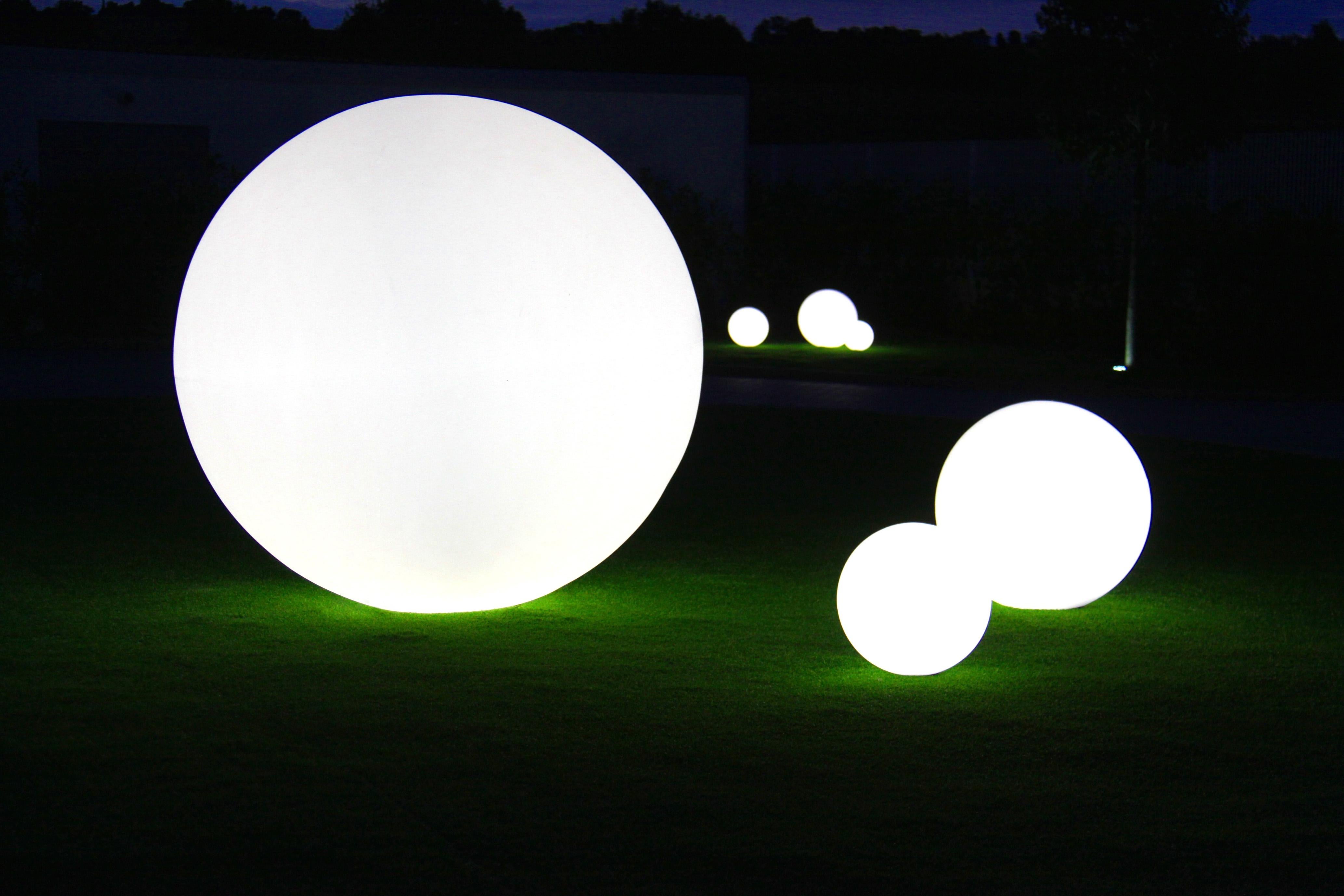 Lampe de bureau Globo 200 LED par SLIDE Studio en vente 1
