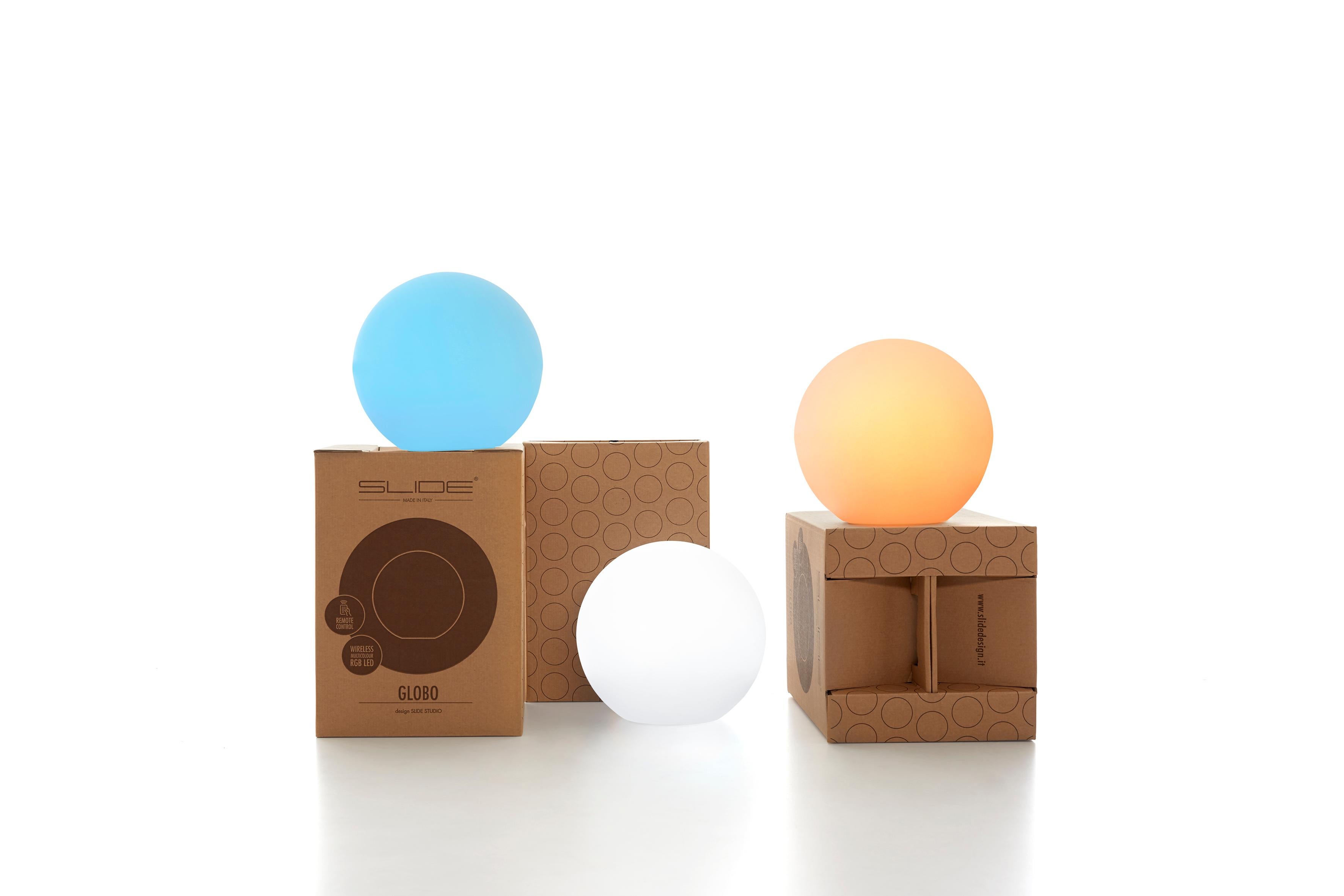Globo 25 LED Table Lamp by SLIDE Studio In New Condition For Sale In Geneve, CH