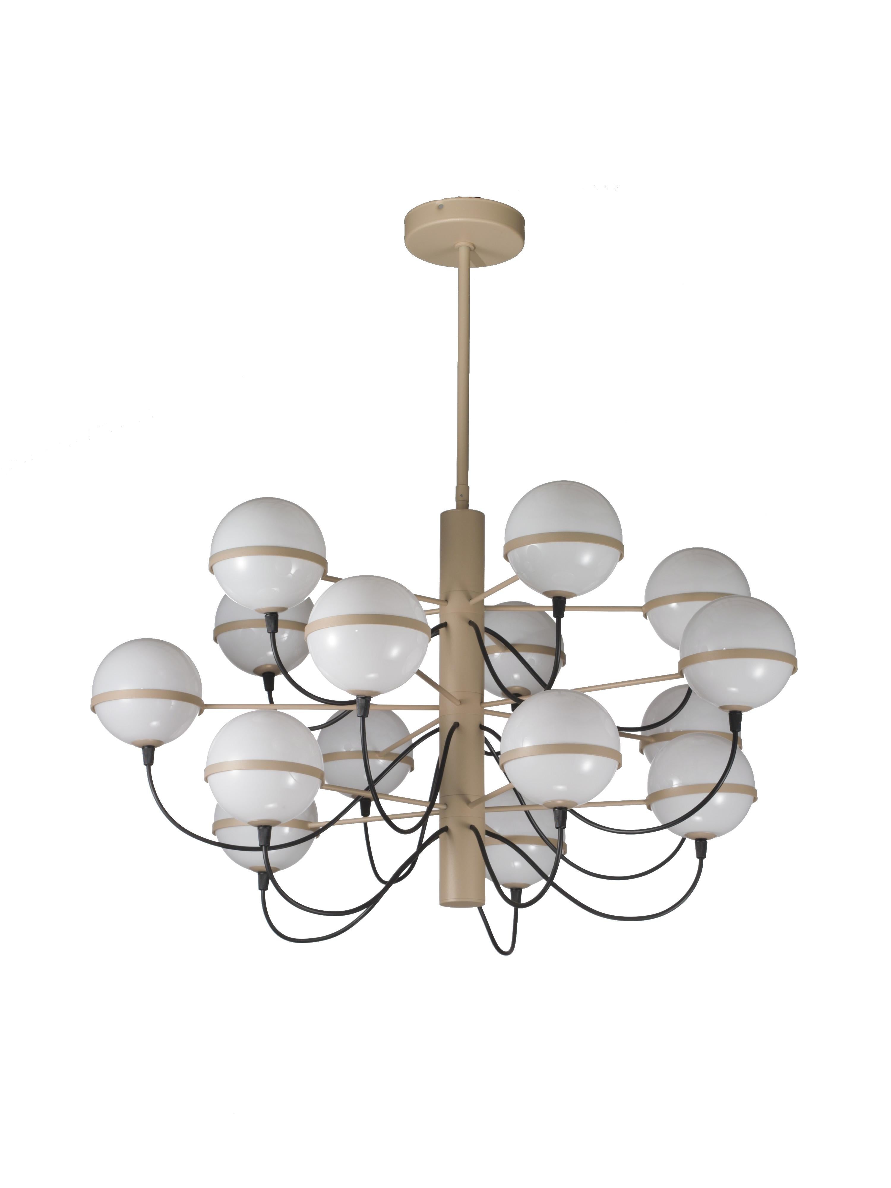 Araña italiana con quince globos de cristal opalino blanco sostenidos por una estructura metálica de color champán / Fabricada en Italia por Fabio Ltd inspirada en Gino Sarfatti
Diámetro: 33 pulgadas / Altura: 17 pulgadas más varilla y dosel
15