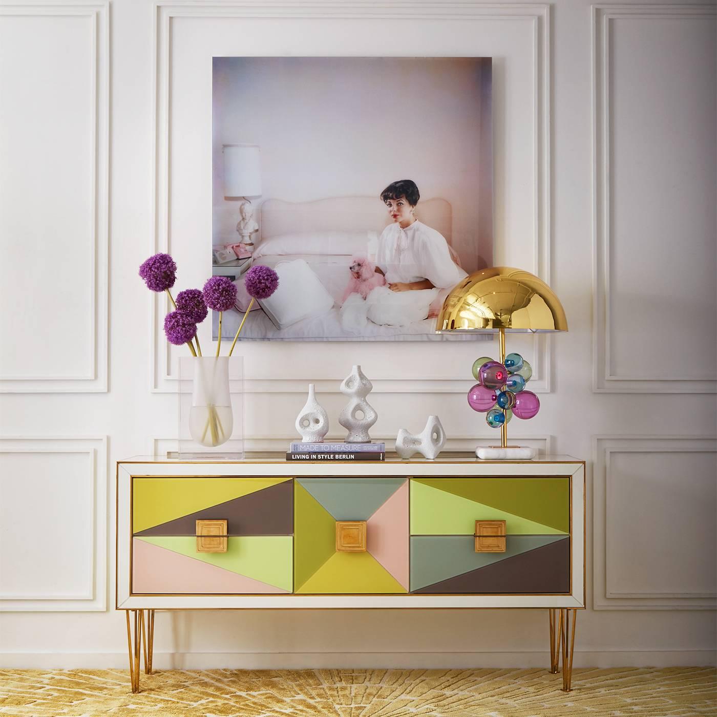 Modern Globo Clear Lucite Table Lamp For Sale