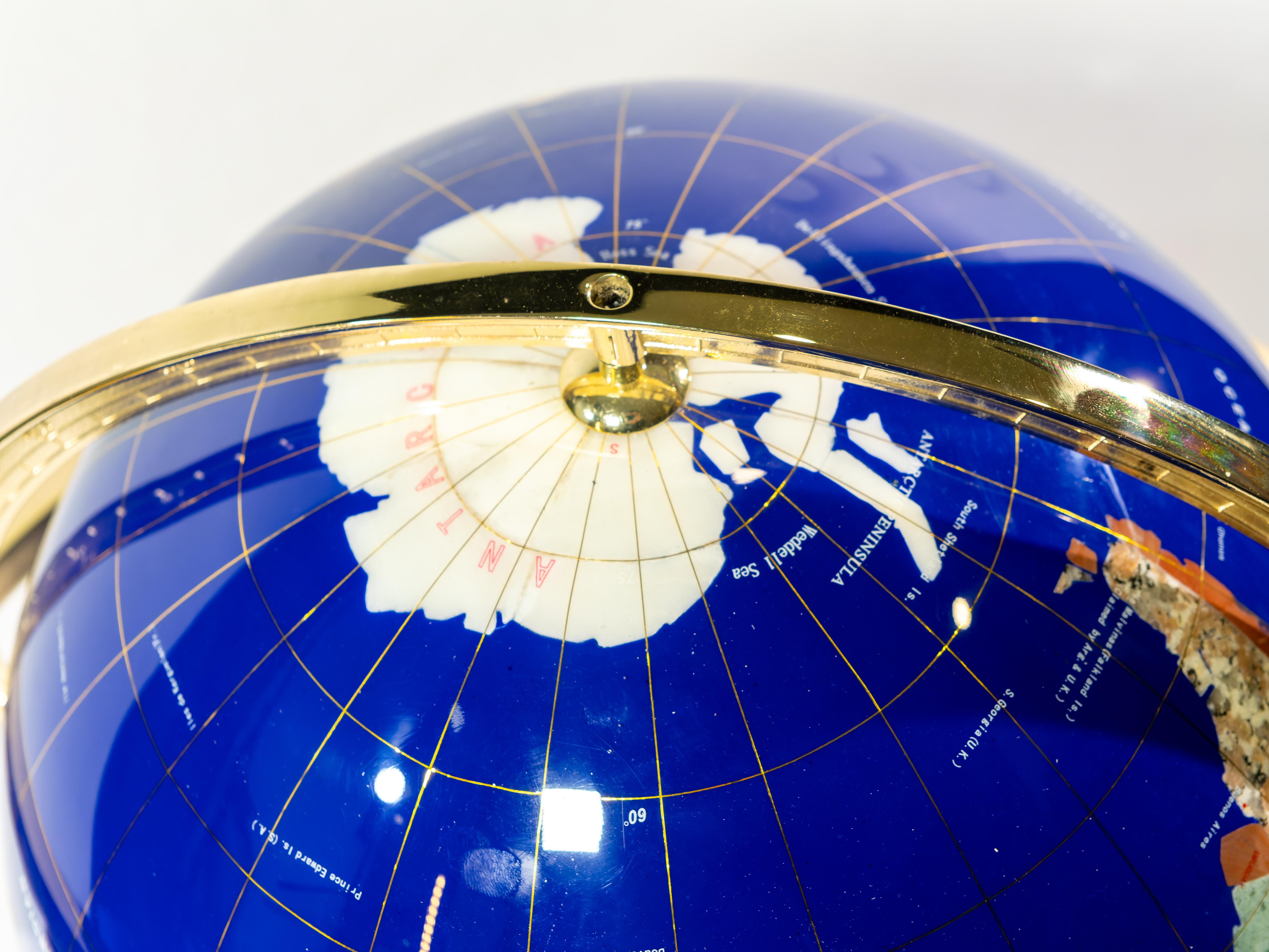 Incrusté Globe terrestre attribué à Maitland en vente