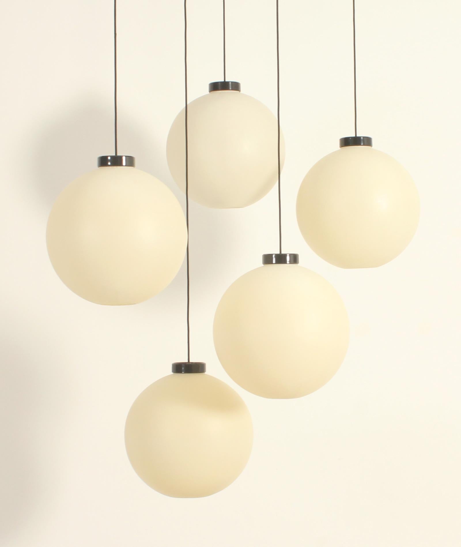 Globo pendant lamps designed in 1965 by Miguel Milá for Polinax, Spain. Globe made of matt polyethylene plastic that screws onto the bakelite support where the electrical system is located. This lamp received the golden Delta Adi Fad award in 1965. 