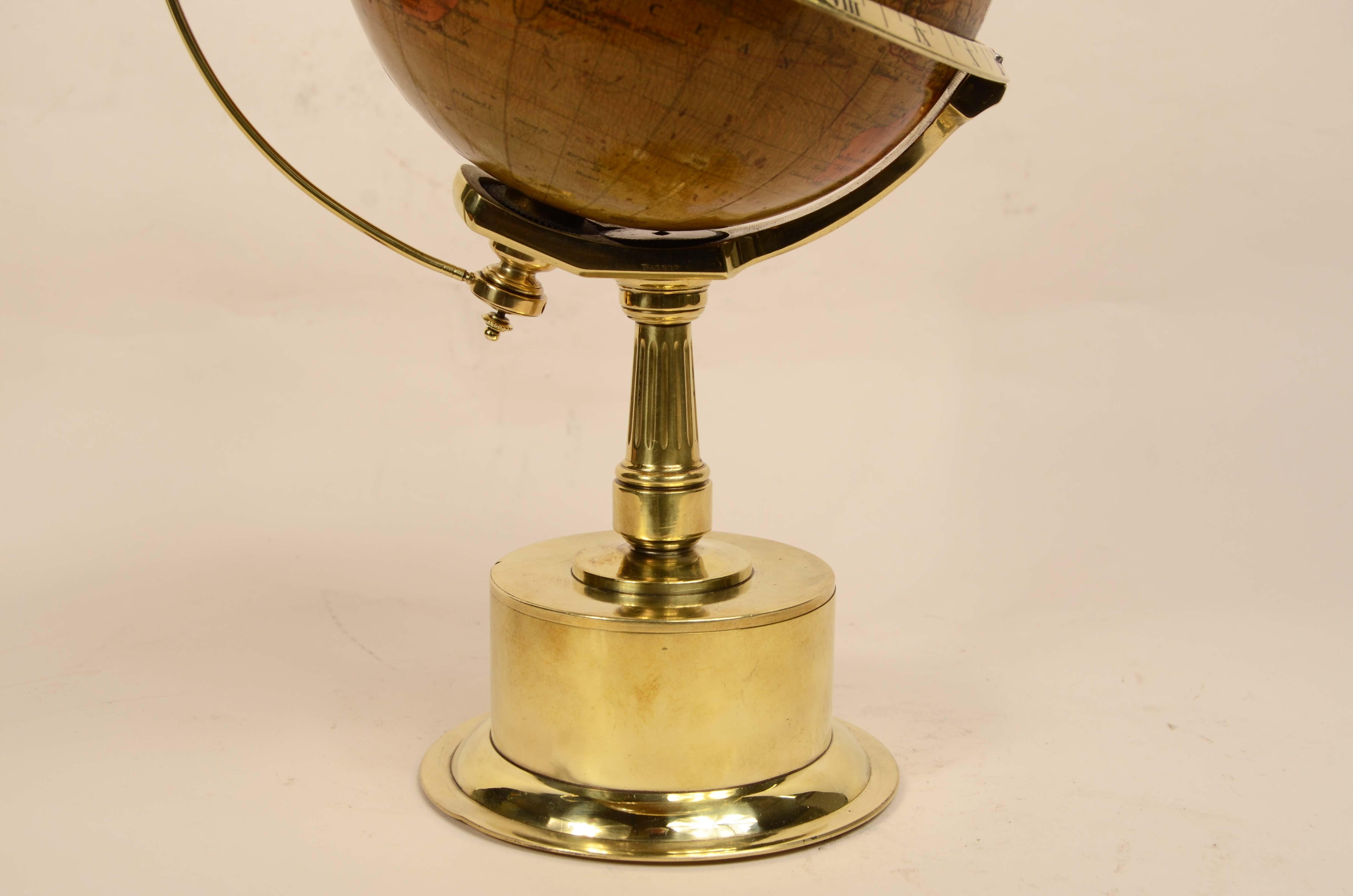 Globo terrestre completo di orologio carica di 8 giorni e fase lunare fine '800 in vendita 5