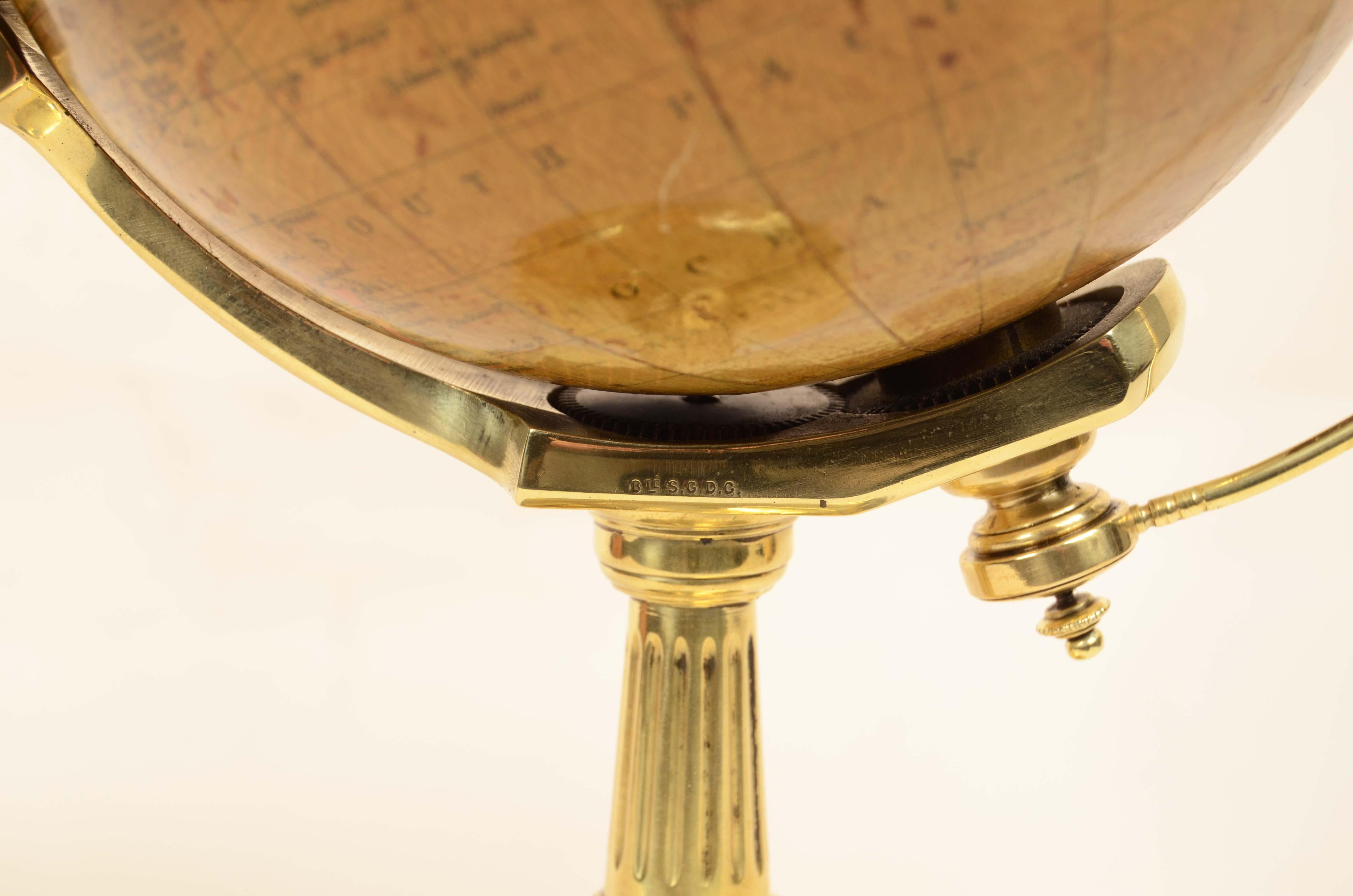 Globo terrestre completo di orologio carica di 8 giorni e fase lunare fine '800 in vendita 7