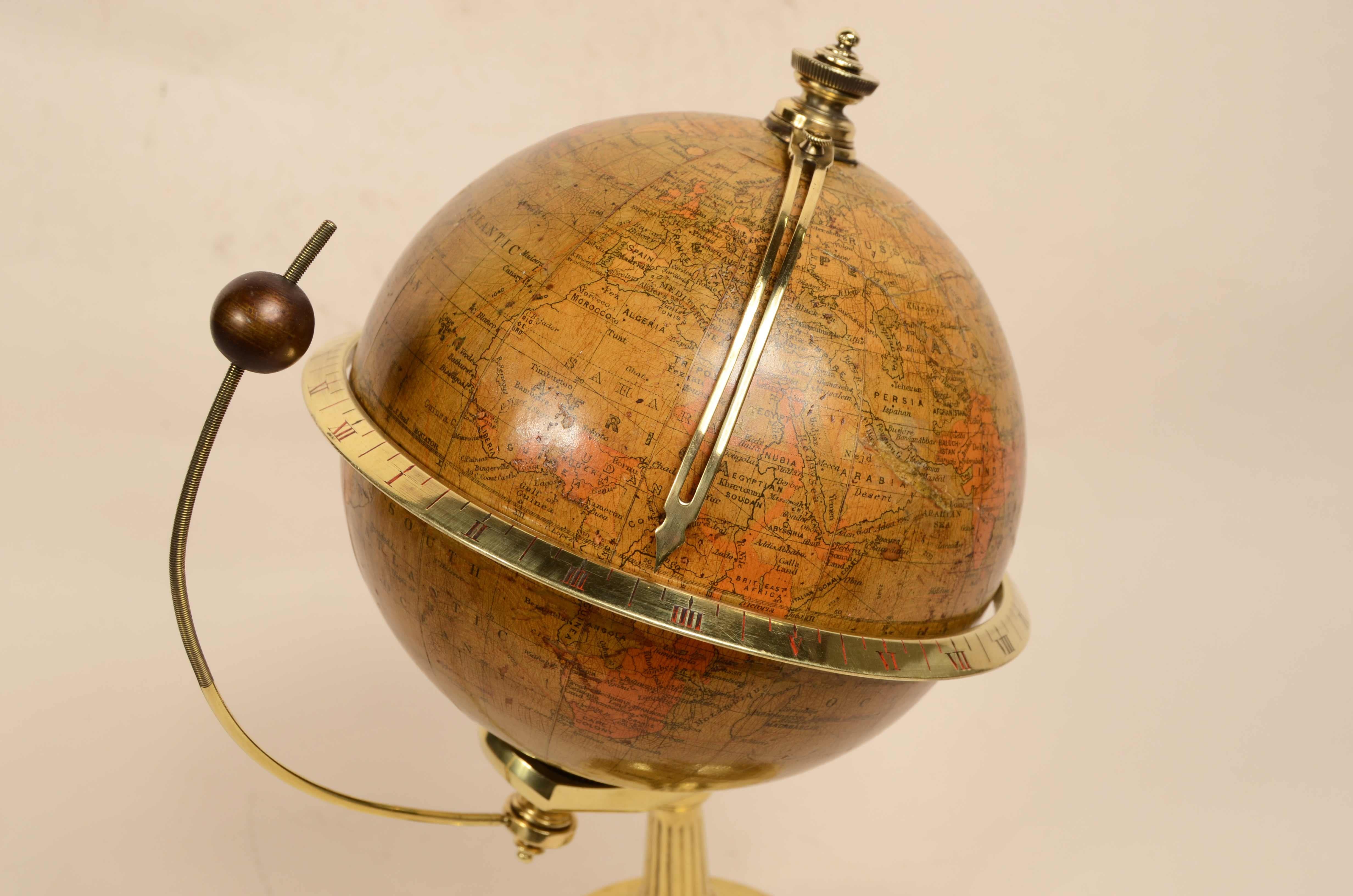 19th Century Globo terrestre completo di orologio carica di 8 giorni e fase lunare fine '800 in vendita