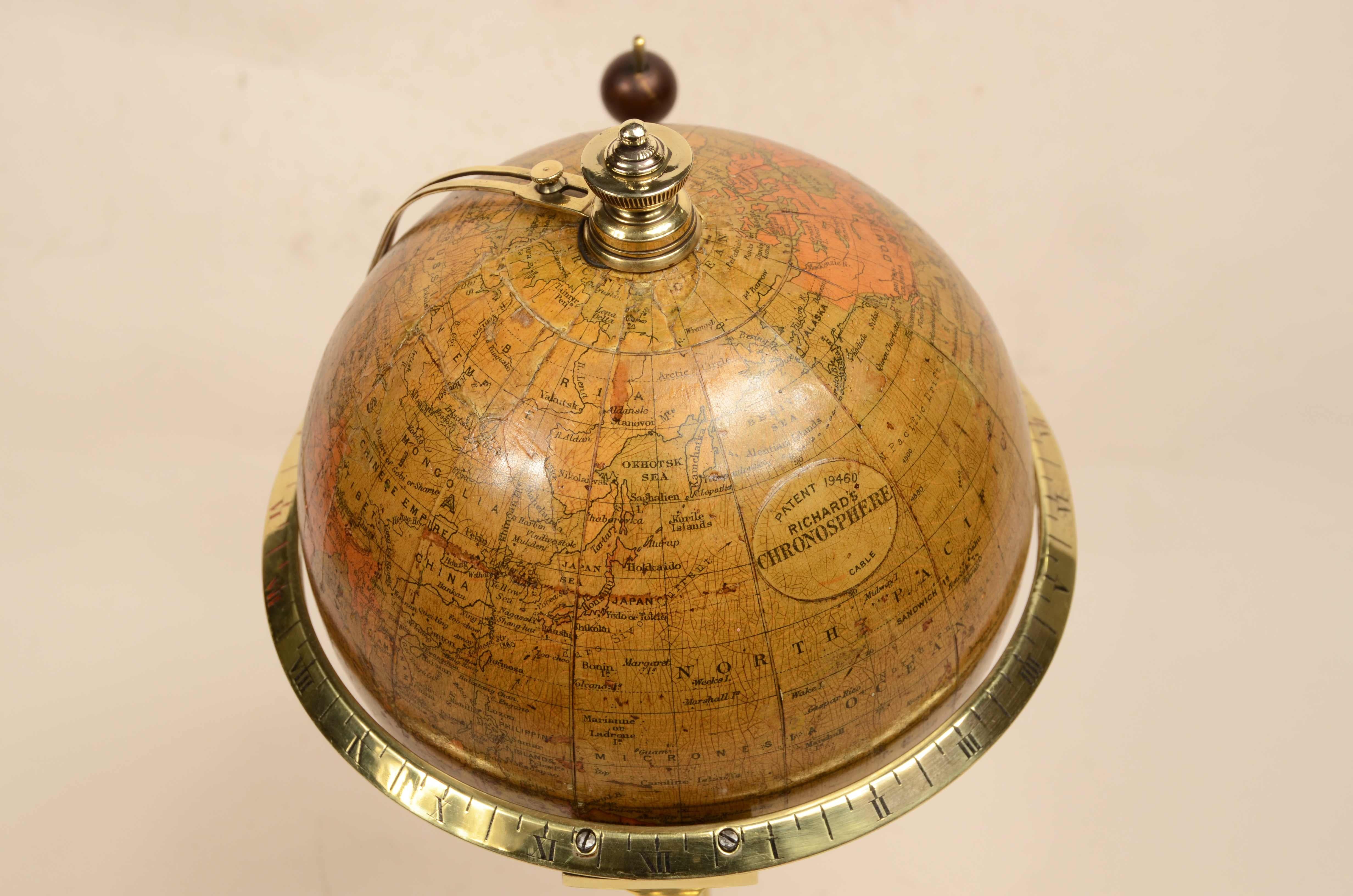 Globo terrestre completo di orologio carica di 8 giorni e fase lunare fine '800 in vendita 1