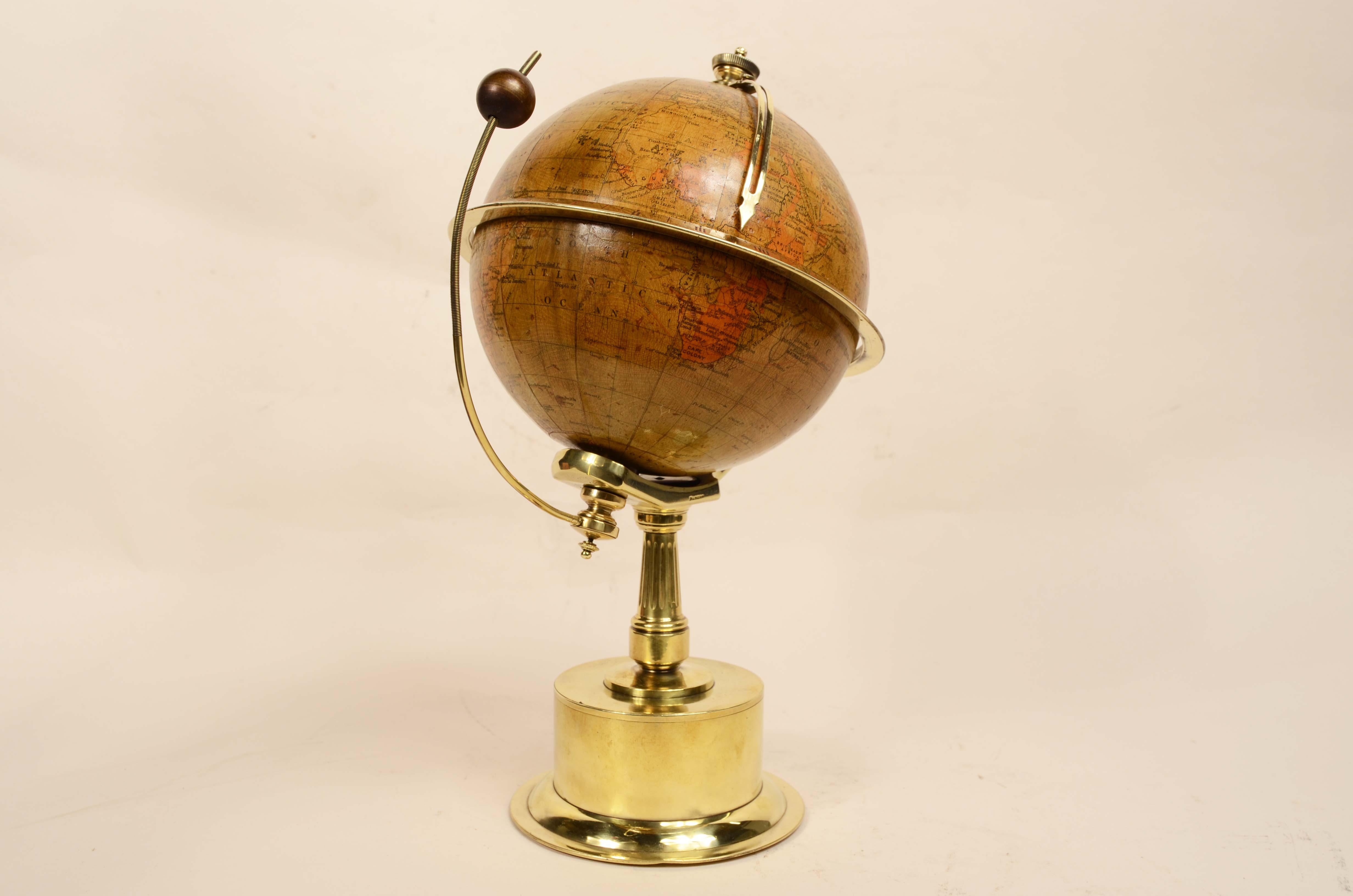 Globo terrestre completo di orologio carica di 8 giorni e fase lunare fine '800 in vendita 4