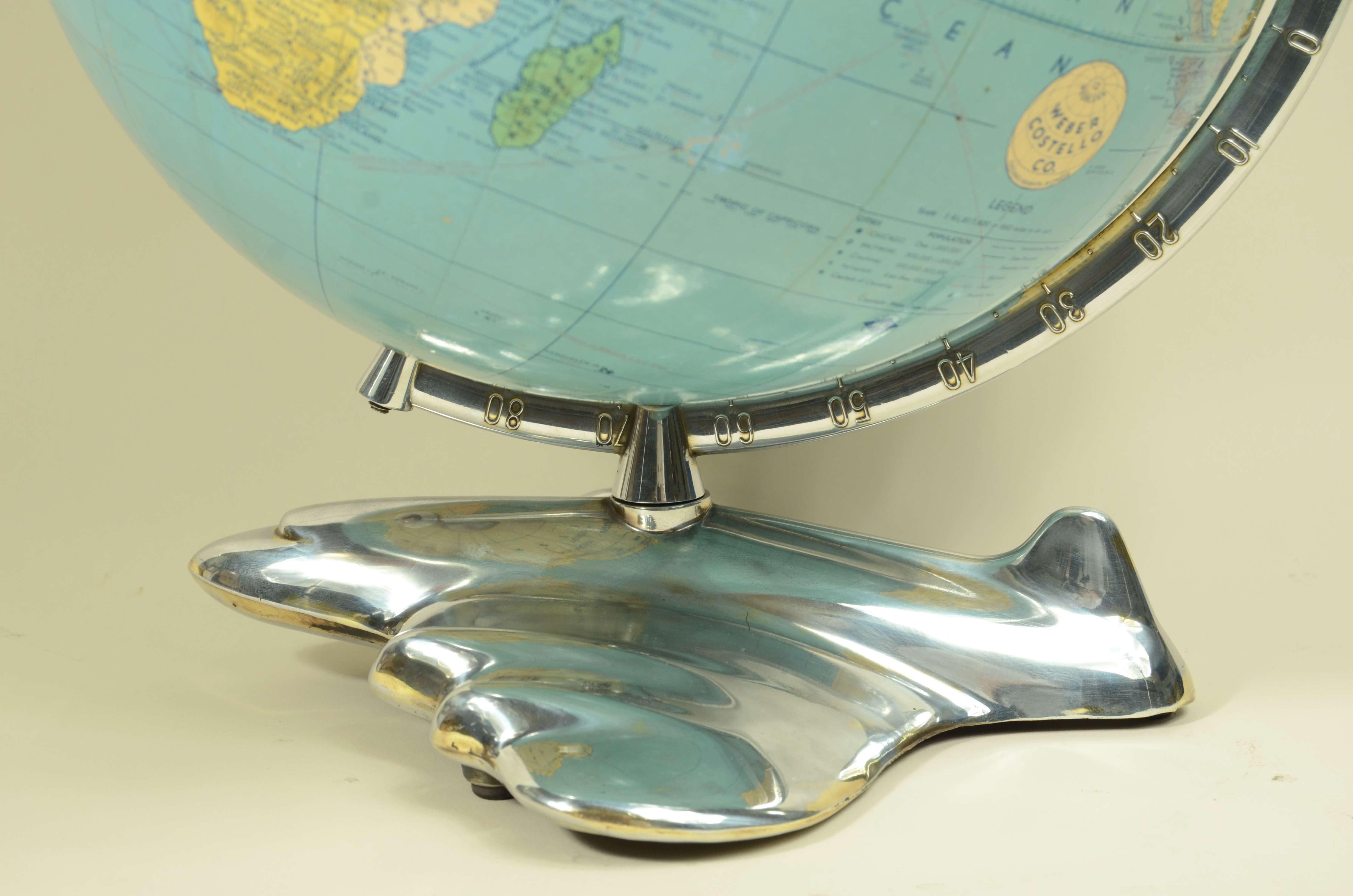 Globo terrestre con base a forma di aereo edito nel 1956 da Weber Costello Co In condizioni buone in vendita a Milan, IT