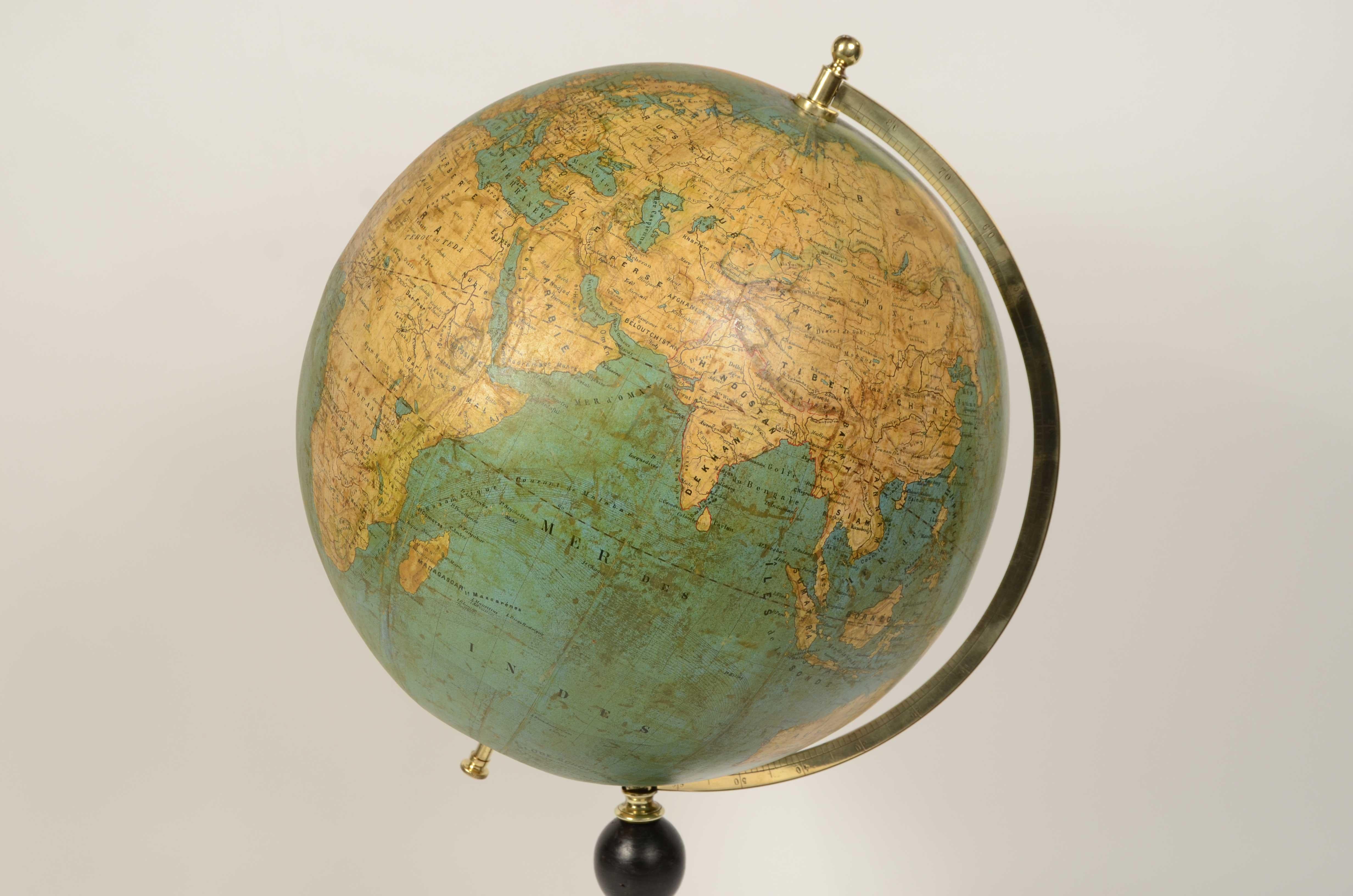Globo terrestre della seconda metà del XIX secolo di Ernst Schotte e Hachette In condizioni buone in vendita a Milan, IT