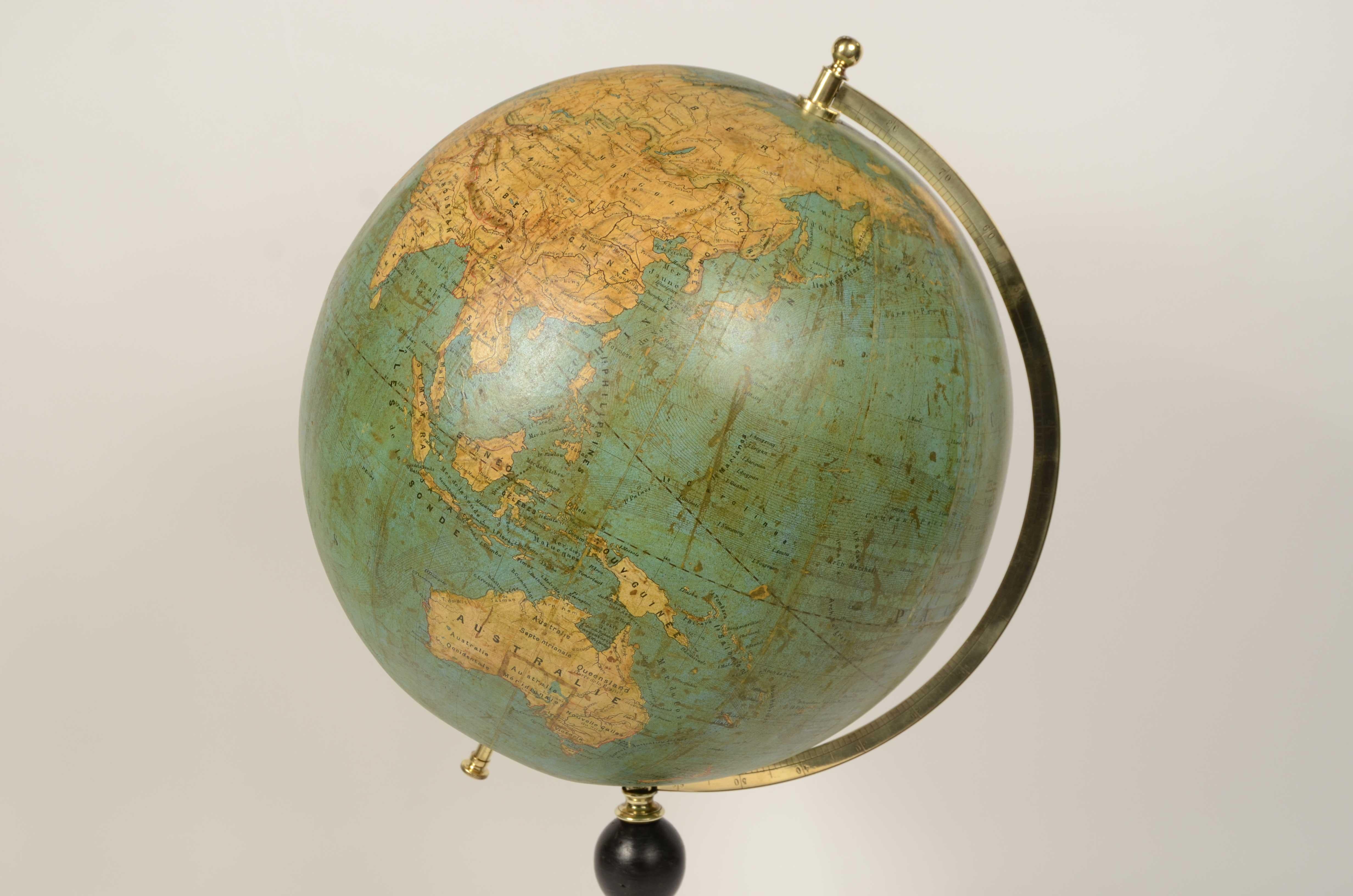 Late 19th Century Globo terrestre della seconda metà del XIX secolo di Ernst Schotte e Hachette in vendita