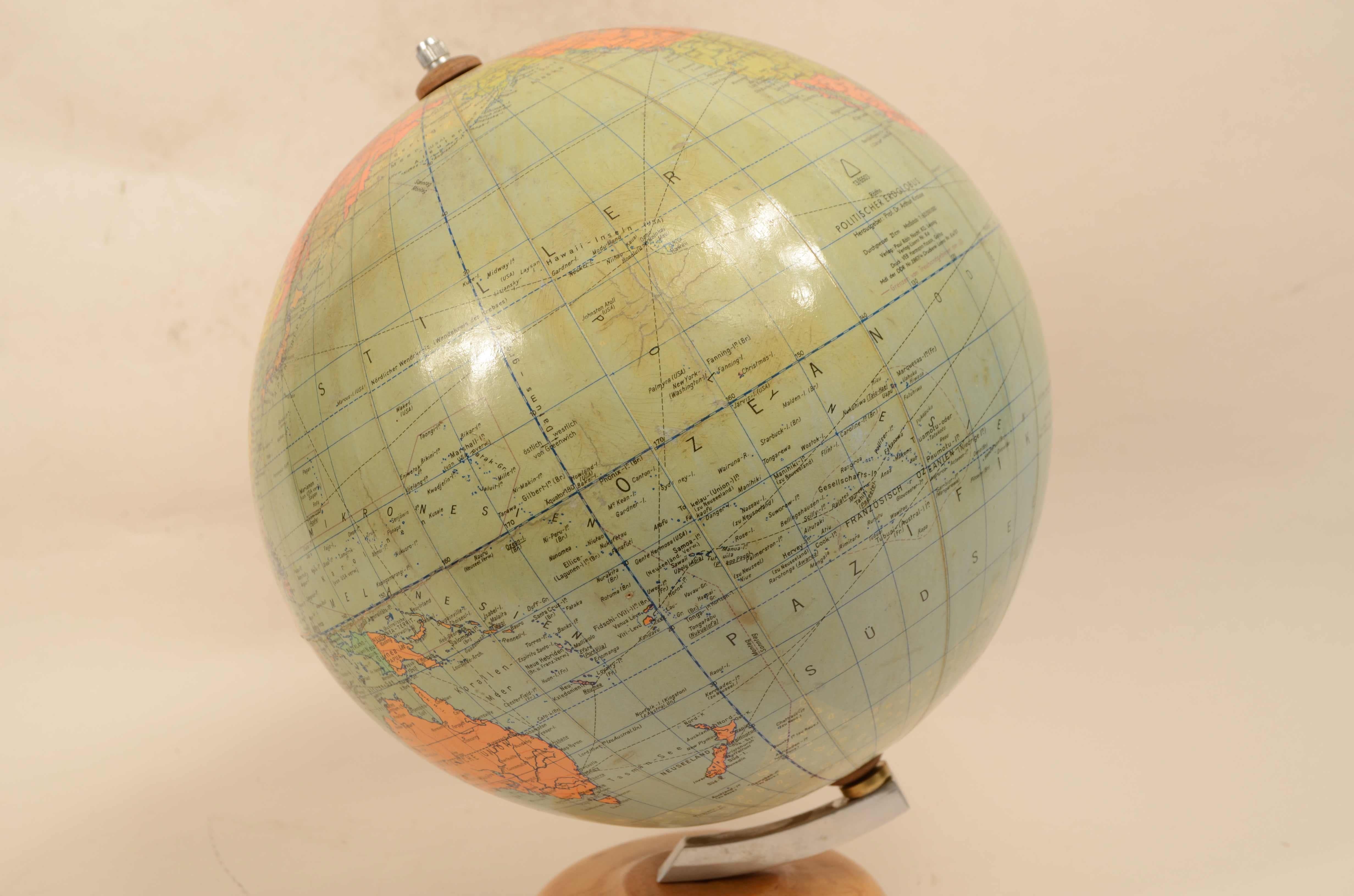 Räths Politischer Erdglobus terrestrial globe designed by Arthur Krause 1950s For Sale 1