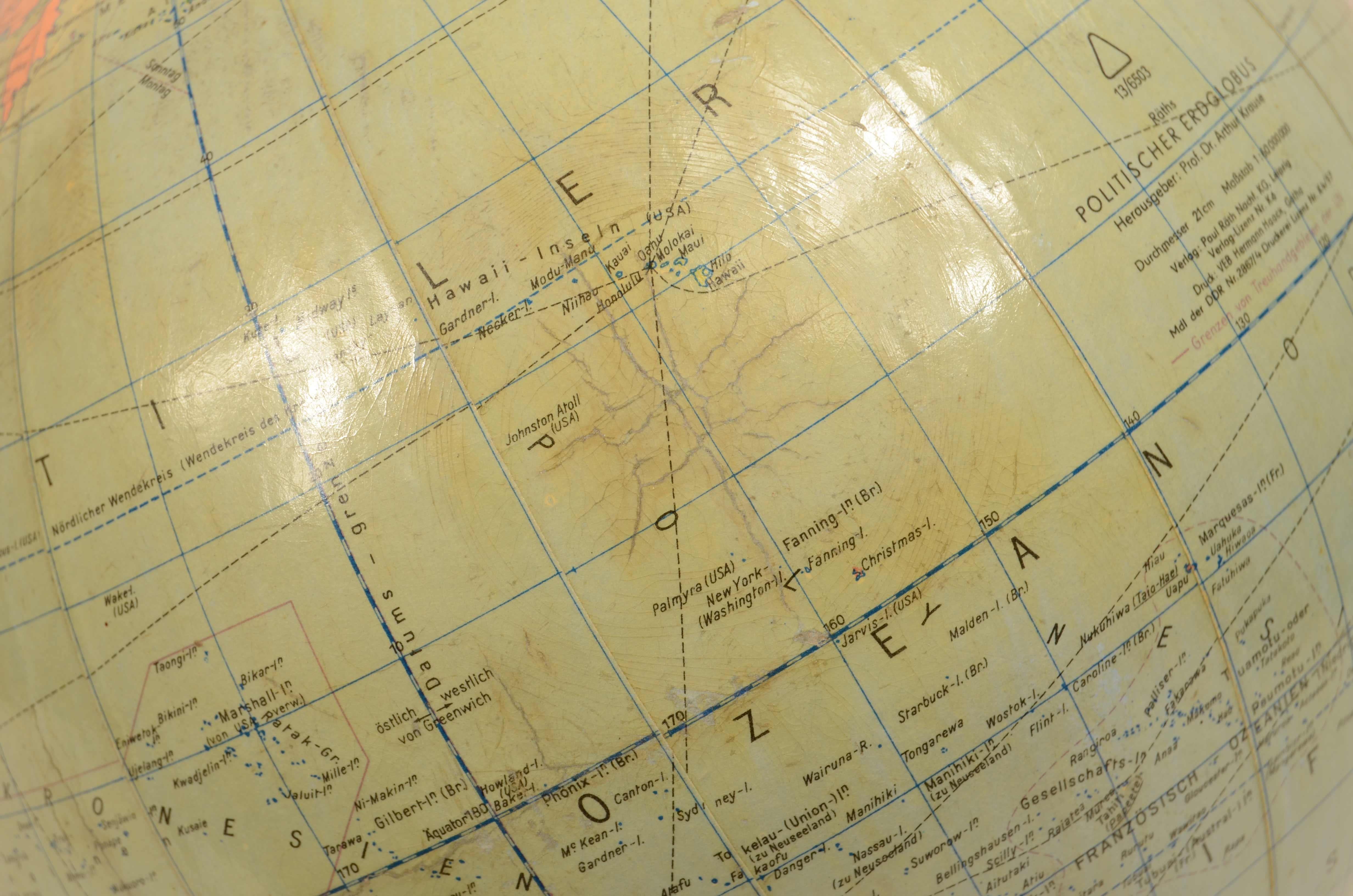 Räths Politischer Erdglobus terrestrial globe designed by Arthur Krause 1950s For Sale 2