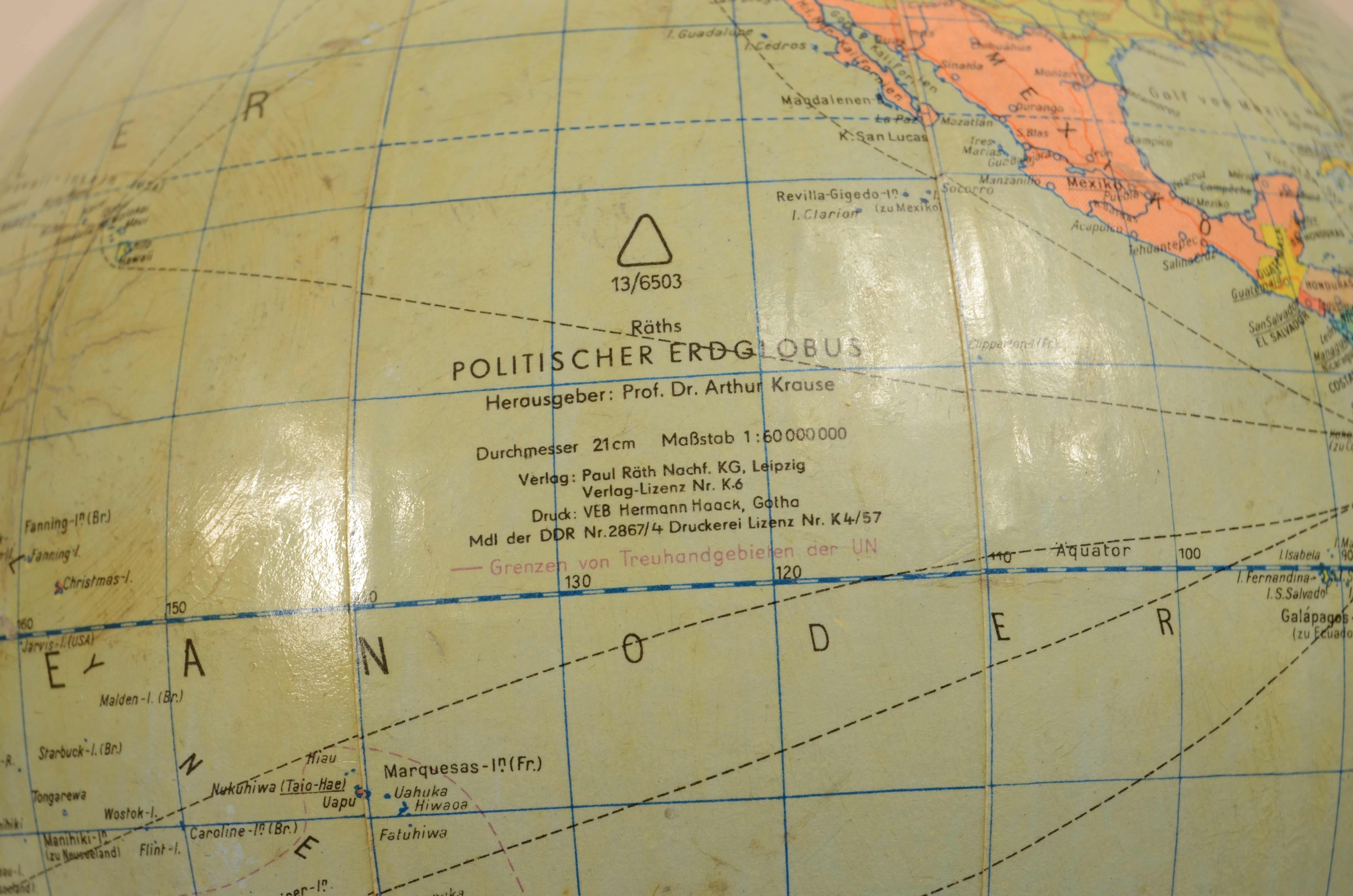 Räths Politischer Erdglobus terrestrial globe designed by Arthur Krause 1950s For Sale 3