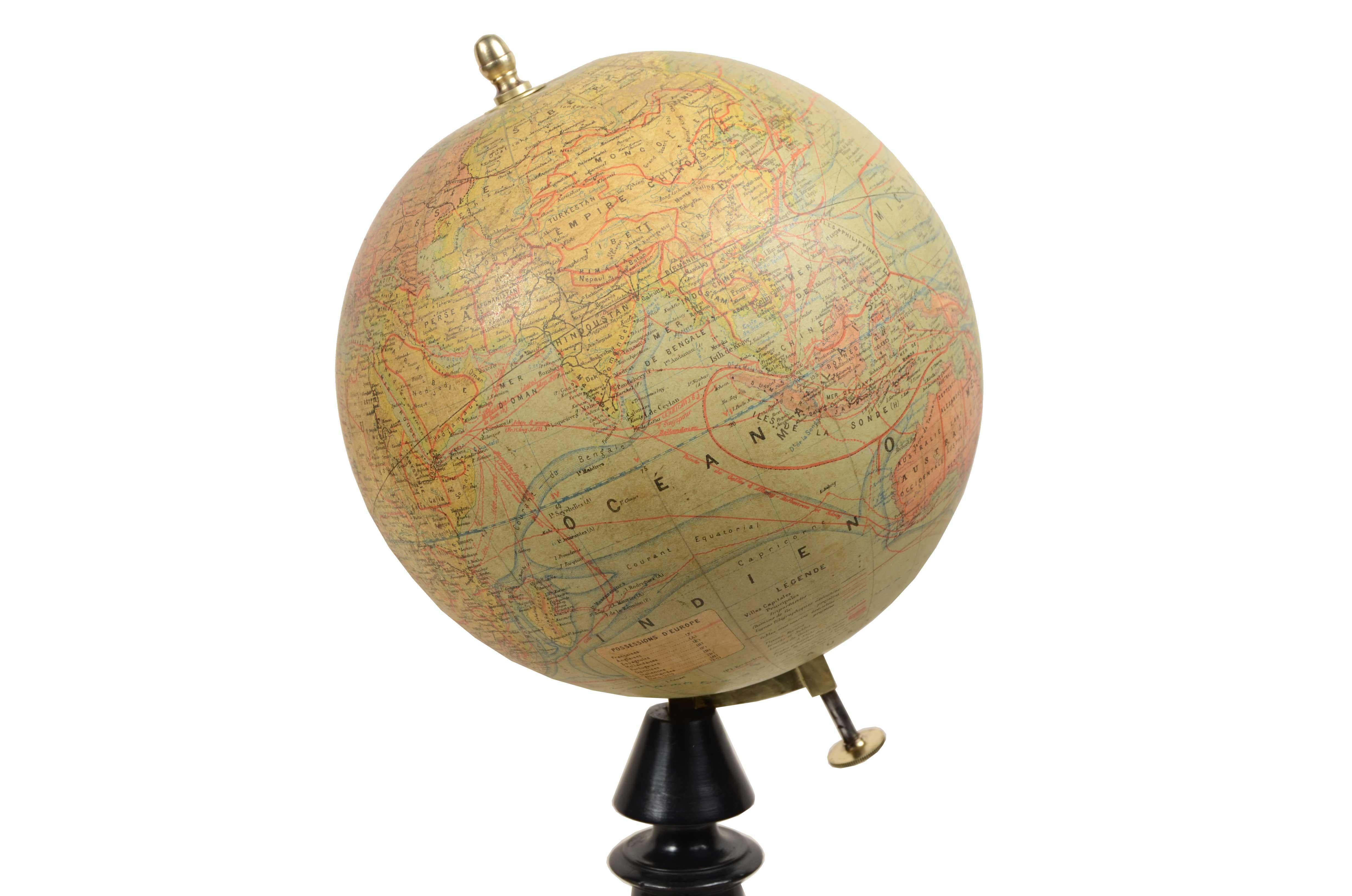 Earth globe edited in the late 19th century by French geographer J. Forest In Good Condition For Sale In Milan, IT