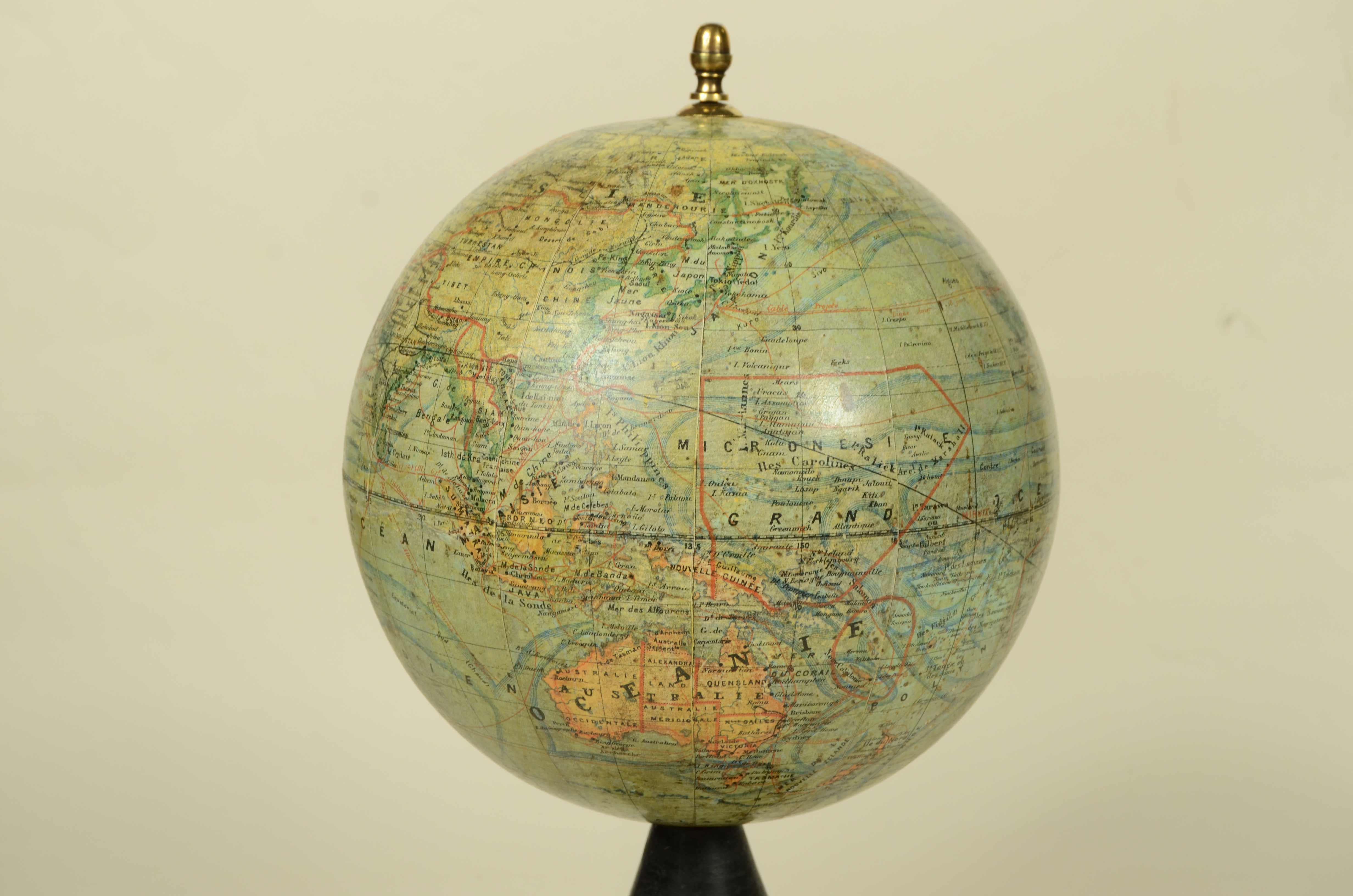 19th Century Globo terrestre edito alla fine del XIX secolo dal geografo francese J. Forest en vente