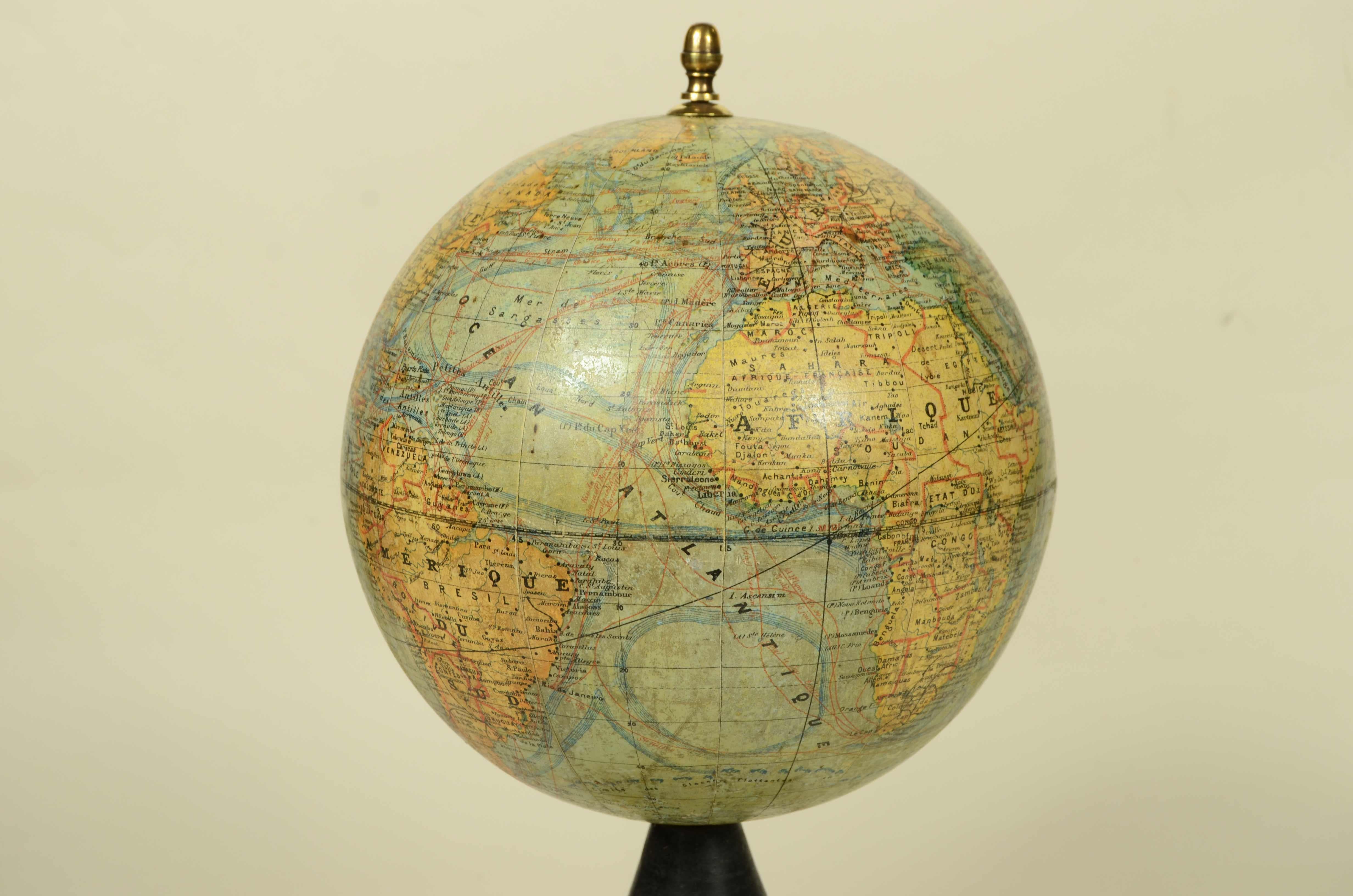 Globo terrestre edito alla fine del XIX secolo dal geografo francese J. Forest en vente 1