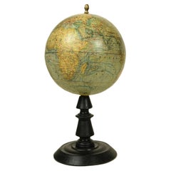 Globo terrestre edito alla fine del XIX secolo dal geografo francese J. Forest