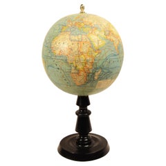 Globo terrestre edito negli anni venti dal geografo francese J. Forest