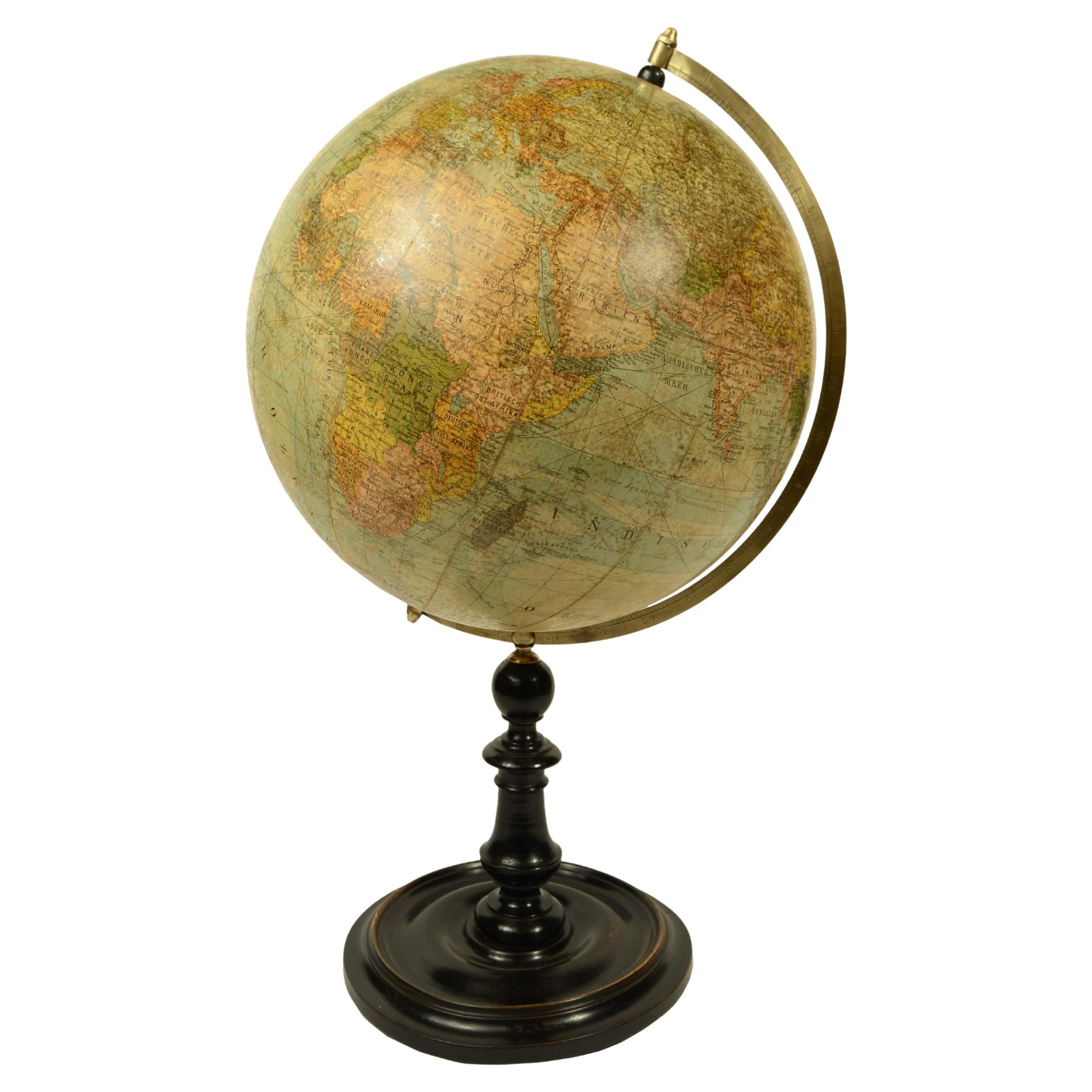 Globo terrestre edito nel 1870 circa dal cartografo Peter Oestergaard di Berlino