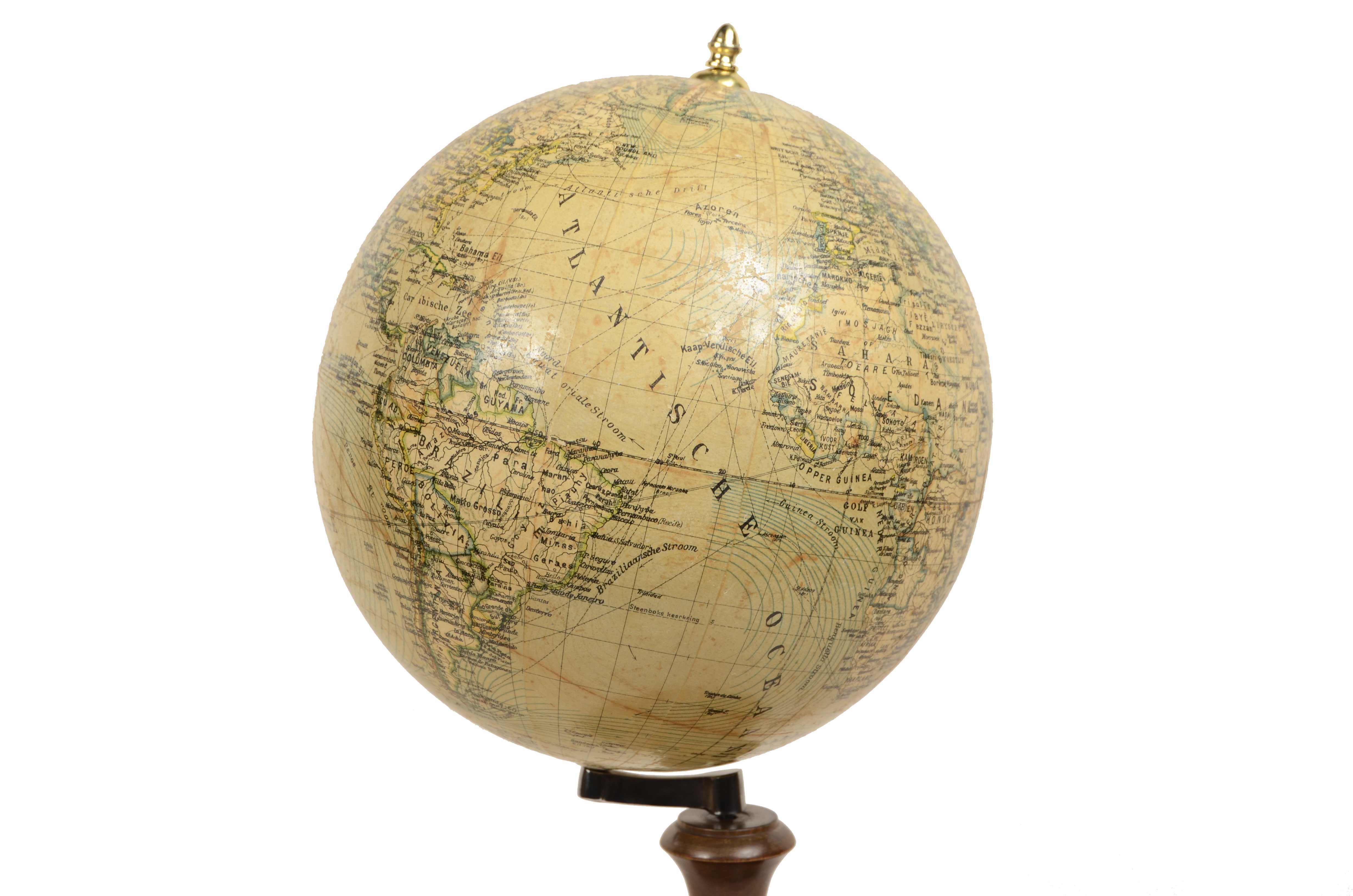 Earth globe edited for the Dutch market early 1900s Columbus-Verlag G.m.b.H For Sale 3
