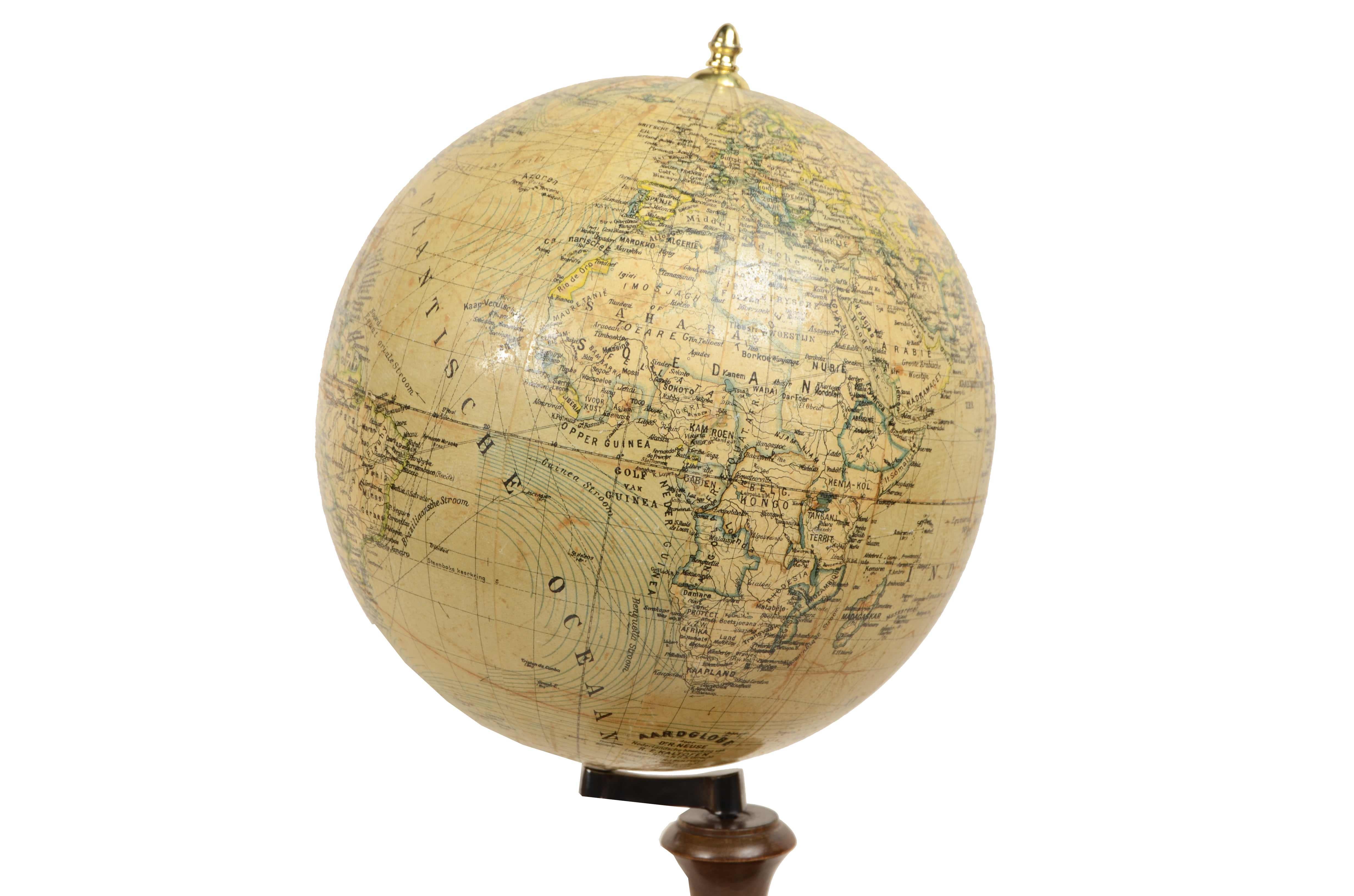 Earth globe edited for the Dutch market early 1900s Columbus-Verlag G.m.b.H For Sale 4