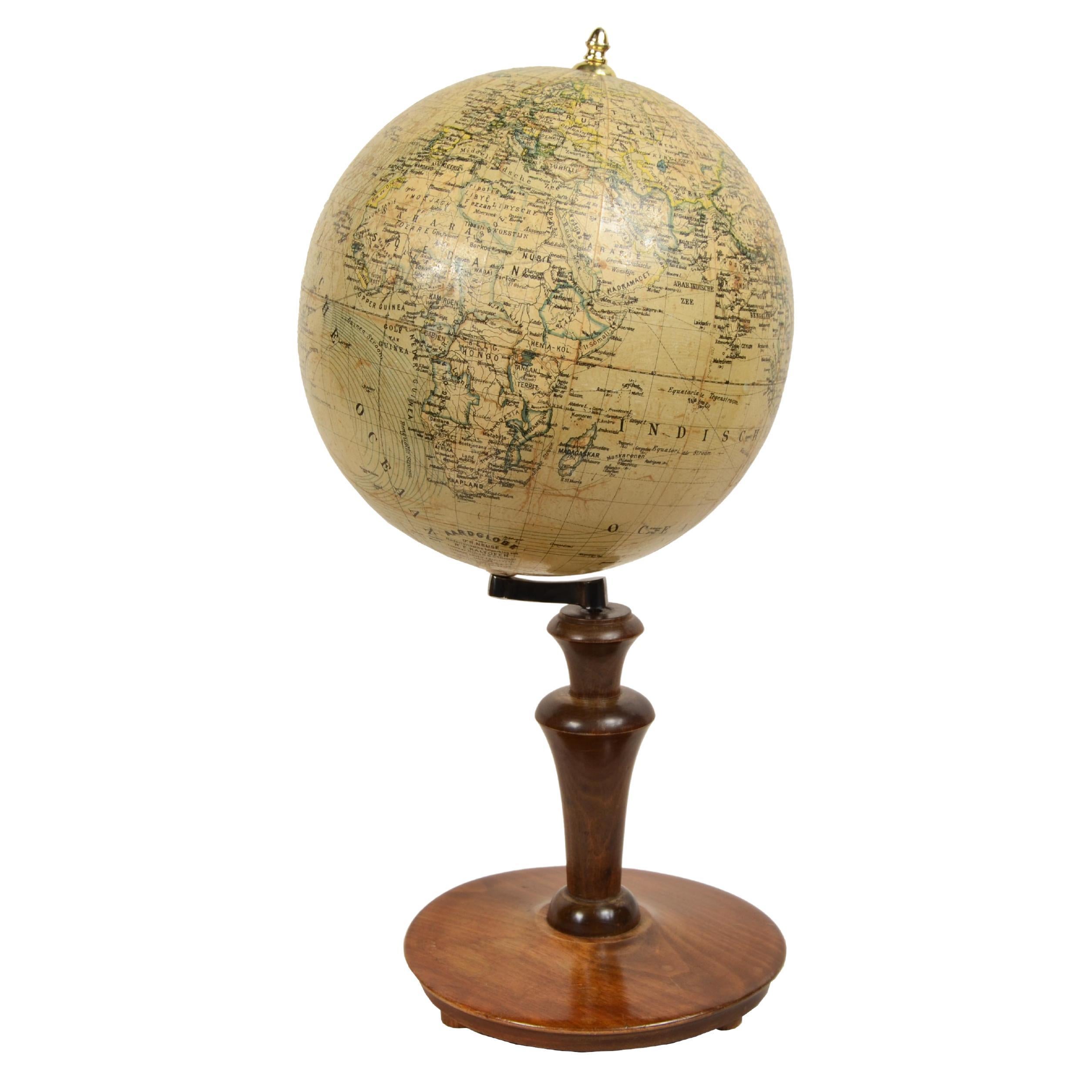 Earth globe edited for the Dutch market early 1900s Columbus-Verlag G.m.b.H For Sale