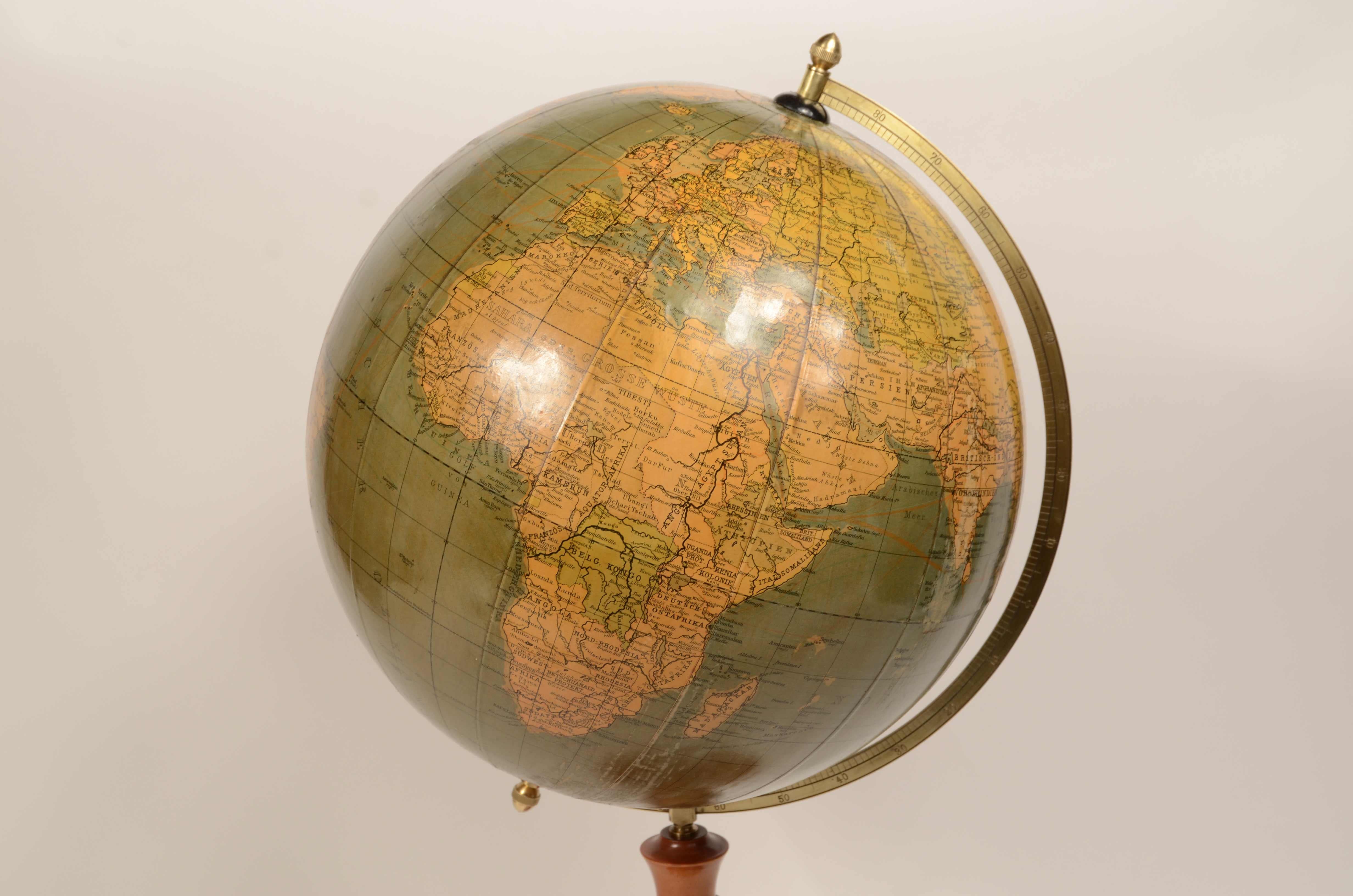 Globo terrestre edito Räths Politischer Erdglobus disegnato e delineato nel 1930 im Zustand „Gut“ im Angebot in Milan, IT