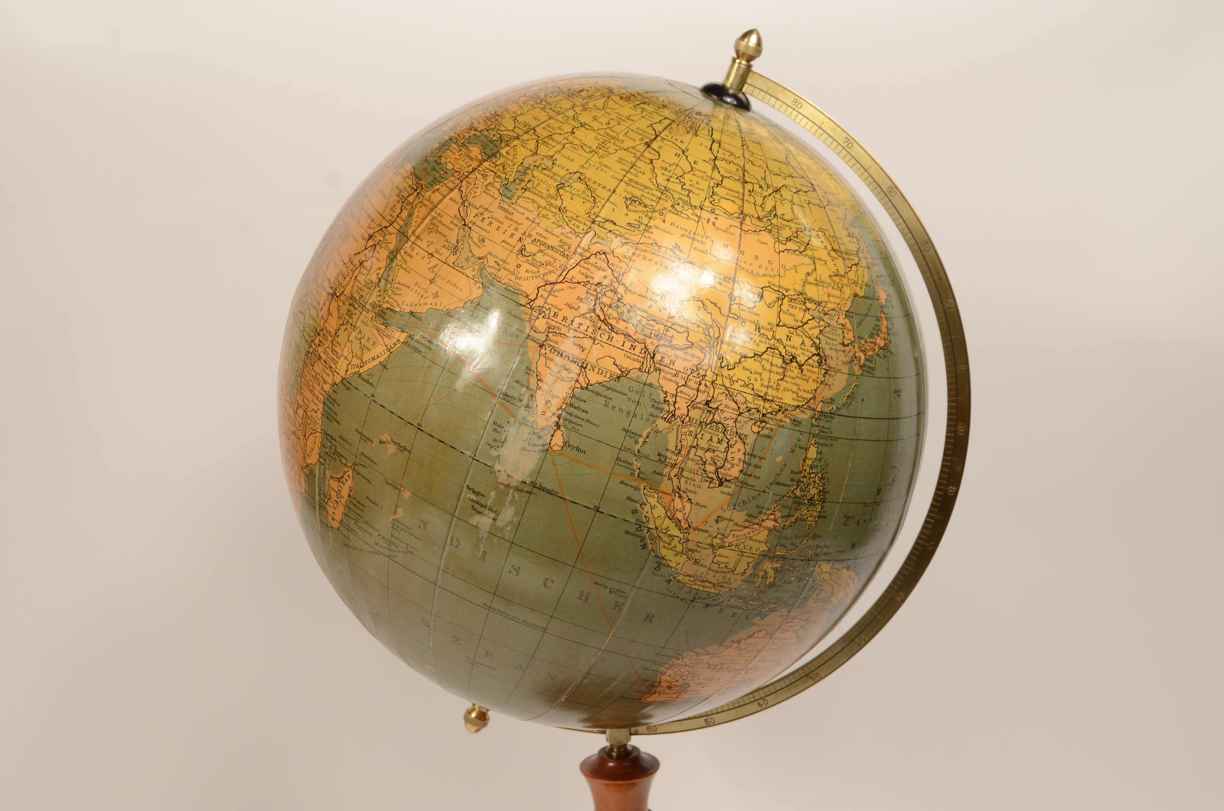 Globo terrestre edito Räths Politischer Erdglobus disegnato e delineato nel 1930 (Mid-20th Century) im Angebot