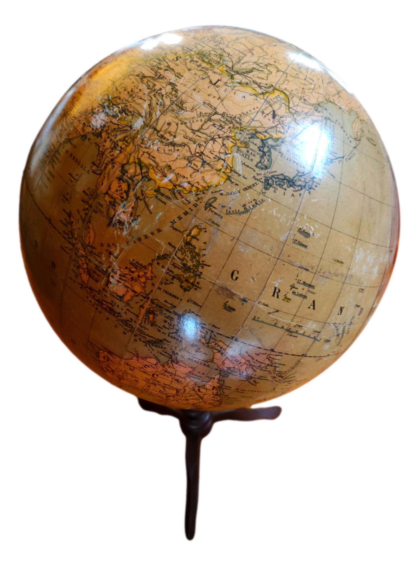 globe globe globe design guido cora for paravia  1920 - early 1900s In Fair Condition For Sale In taranto, IT