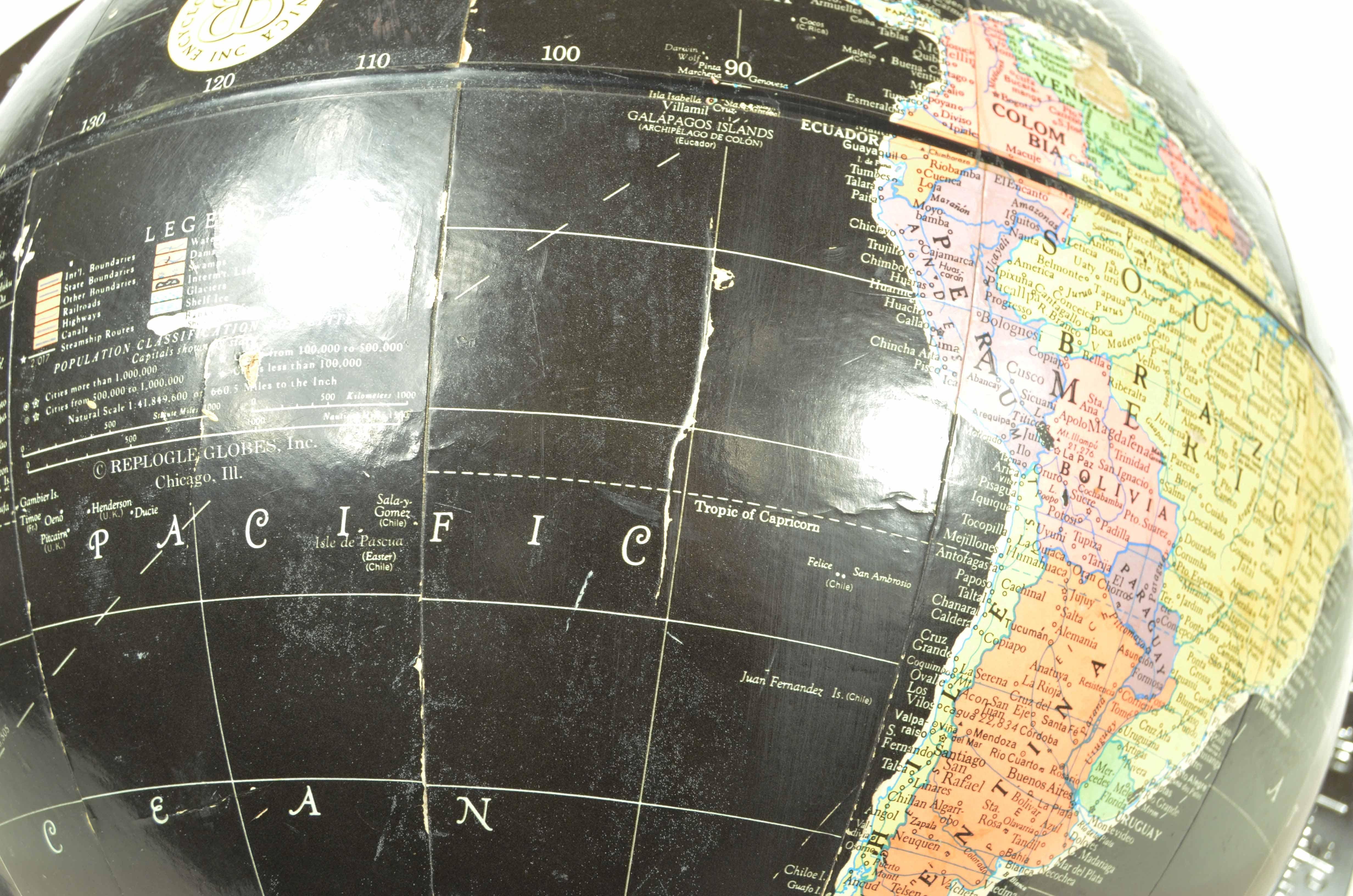 Globo terrestre nero dell’Enciclopedia Britannica degli anni sessanta en vente 7
