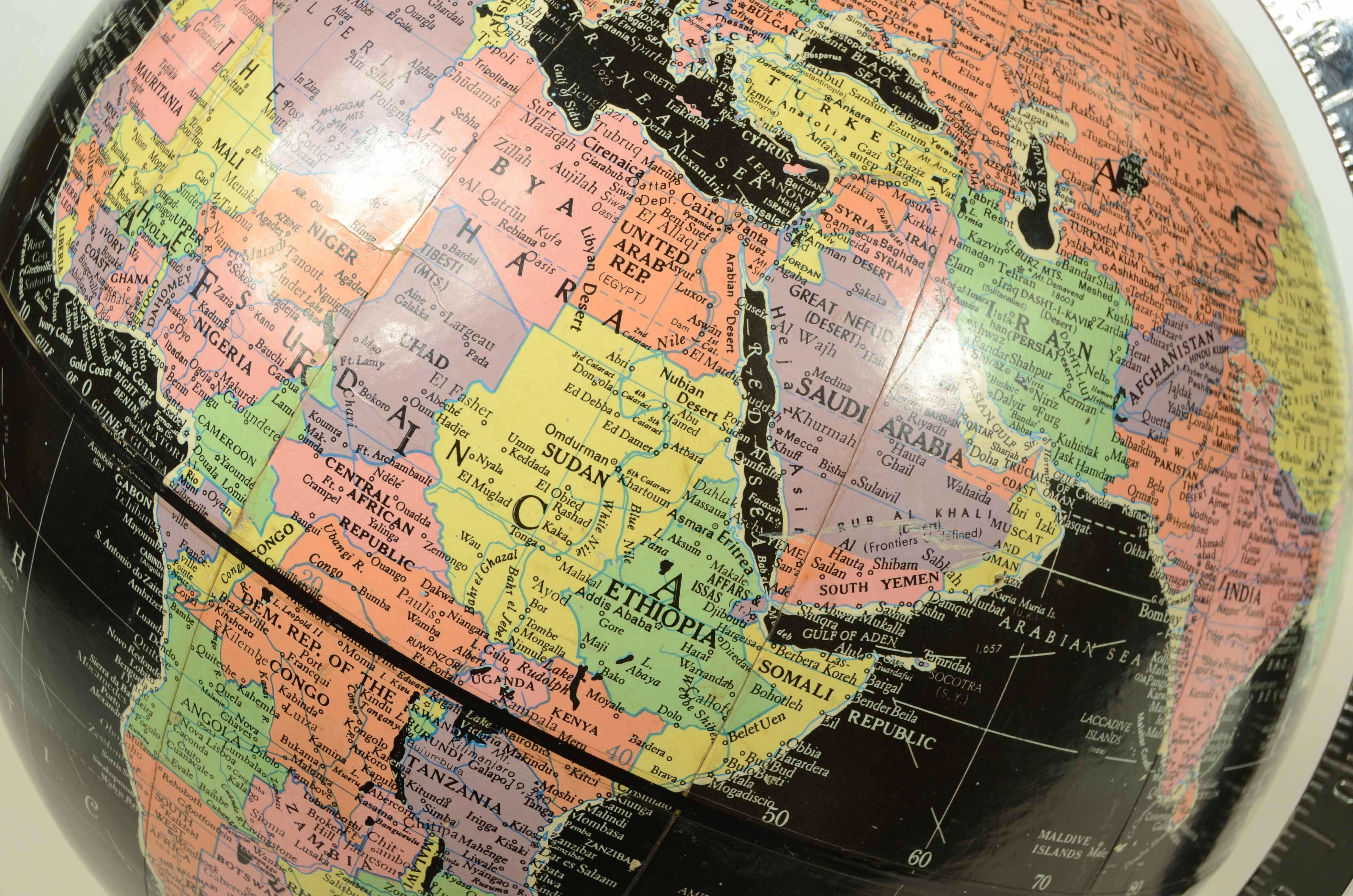 Globo terrestre nero dell’Enciclopedia Britannica degli anni sessanta en vente 8