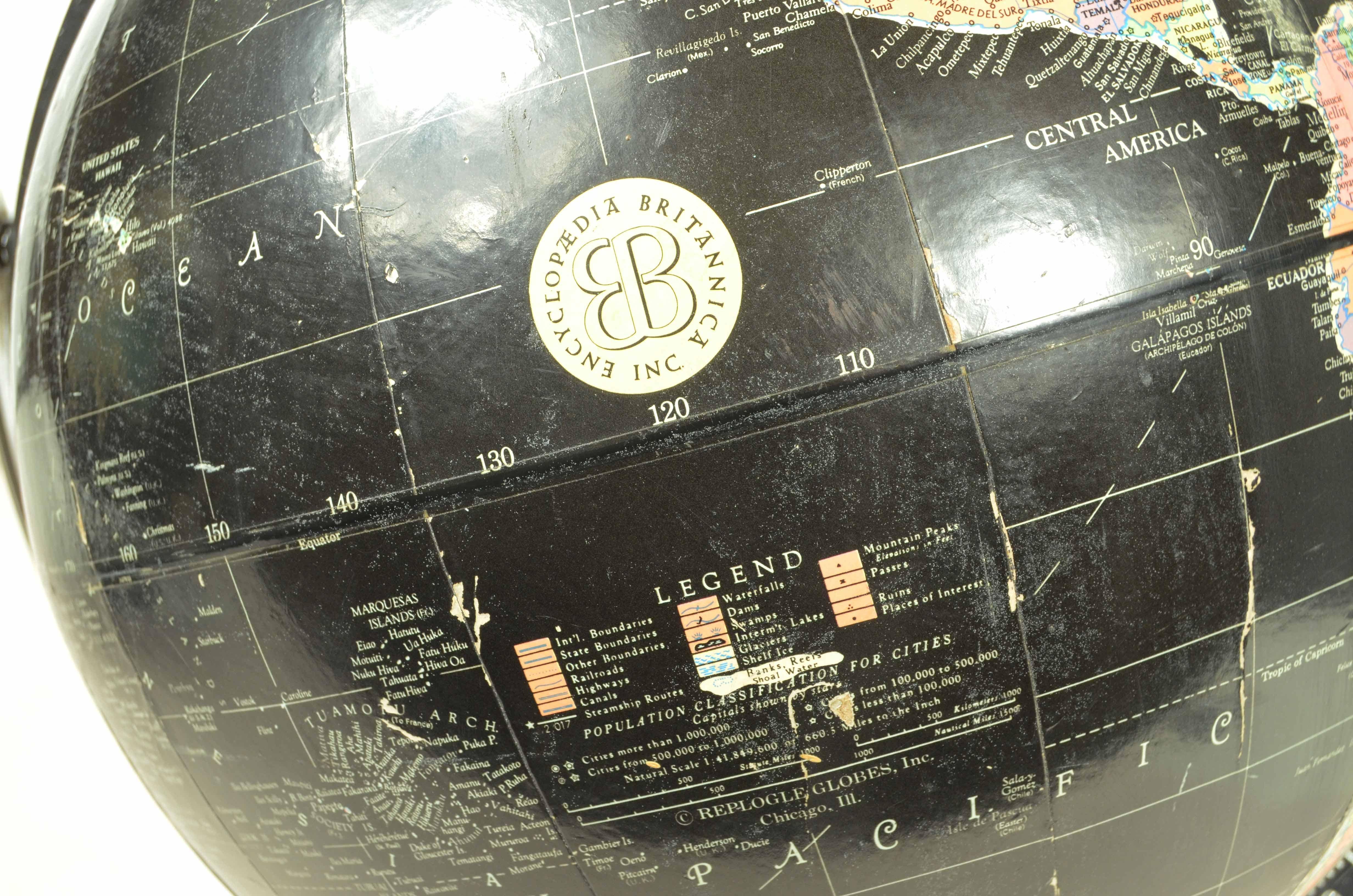 Globo terrestre nero dell’Enciclopedia Britannica degli anni sessanta en vente 11