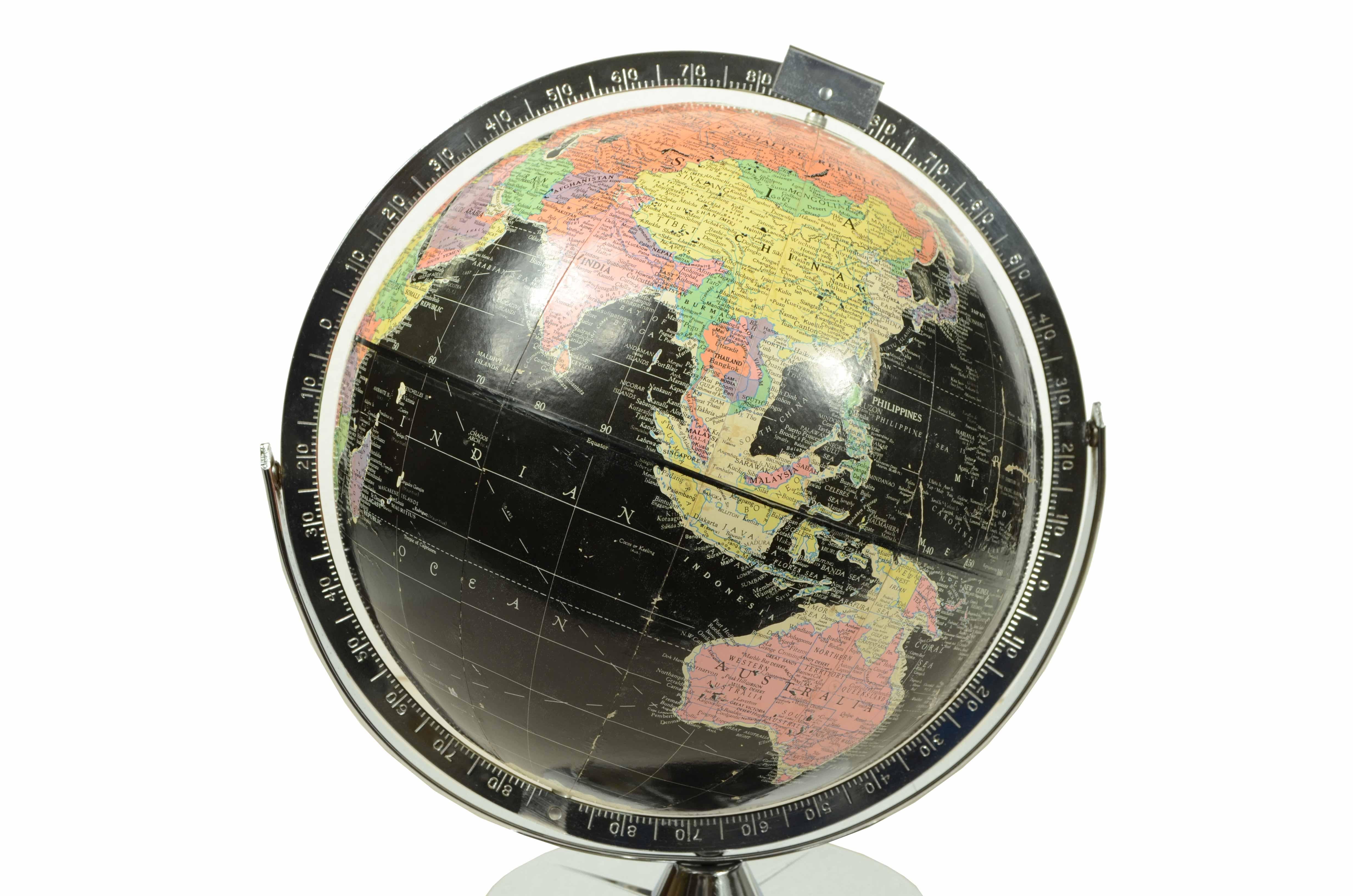 Papier Globo terrestre nero dell’Enciclopedia Britannica degli anni sessanta en vente