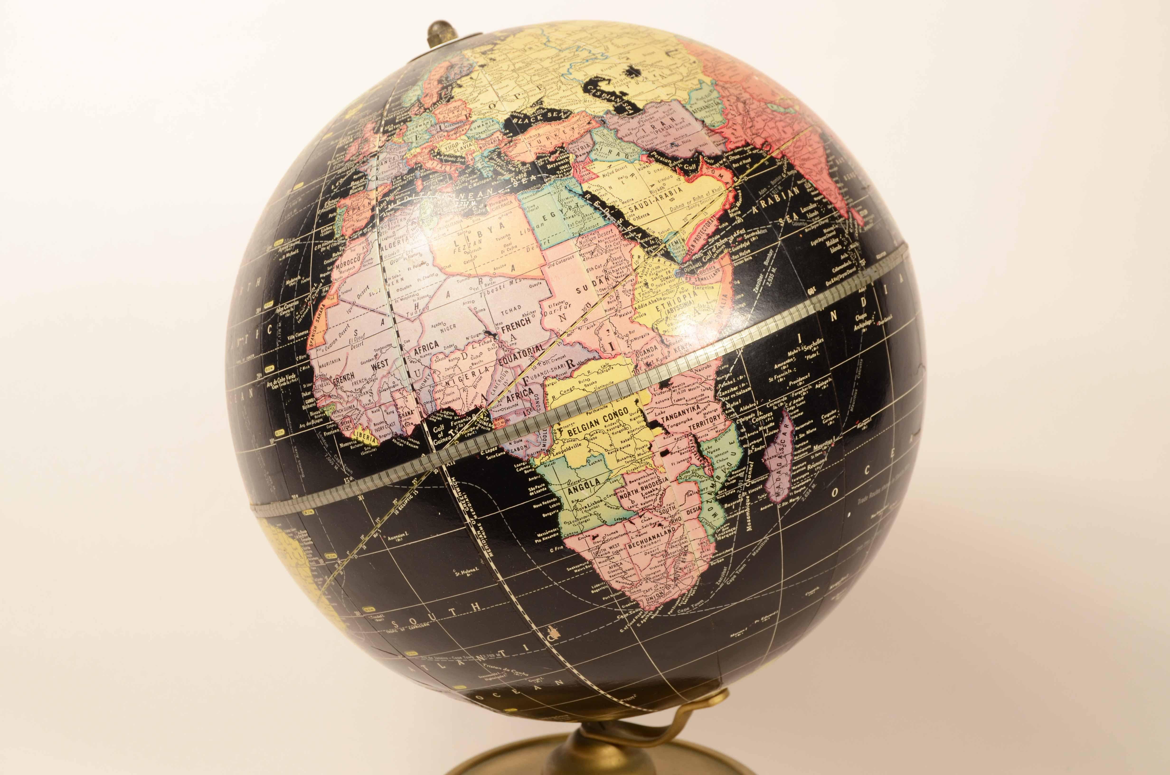 Black globe The George F. Cram Company Indianapolis Indiana 1950s In Good Condition For Sale In Milan, IT