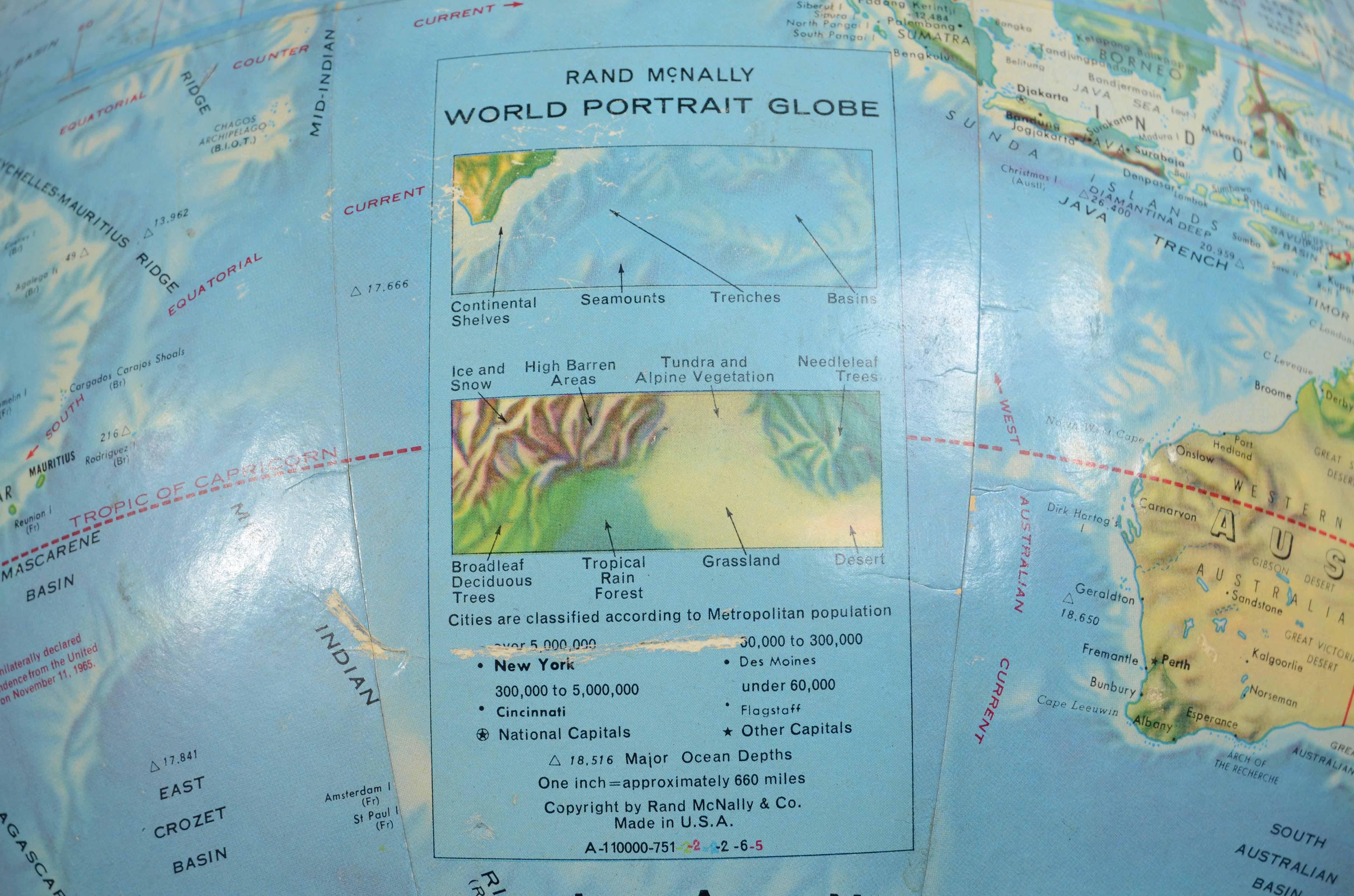 Globo terráqueo político de mesa publicado en los años 60 por Rand McNally en venta 1